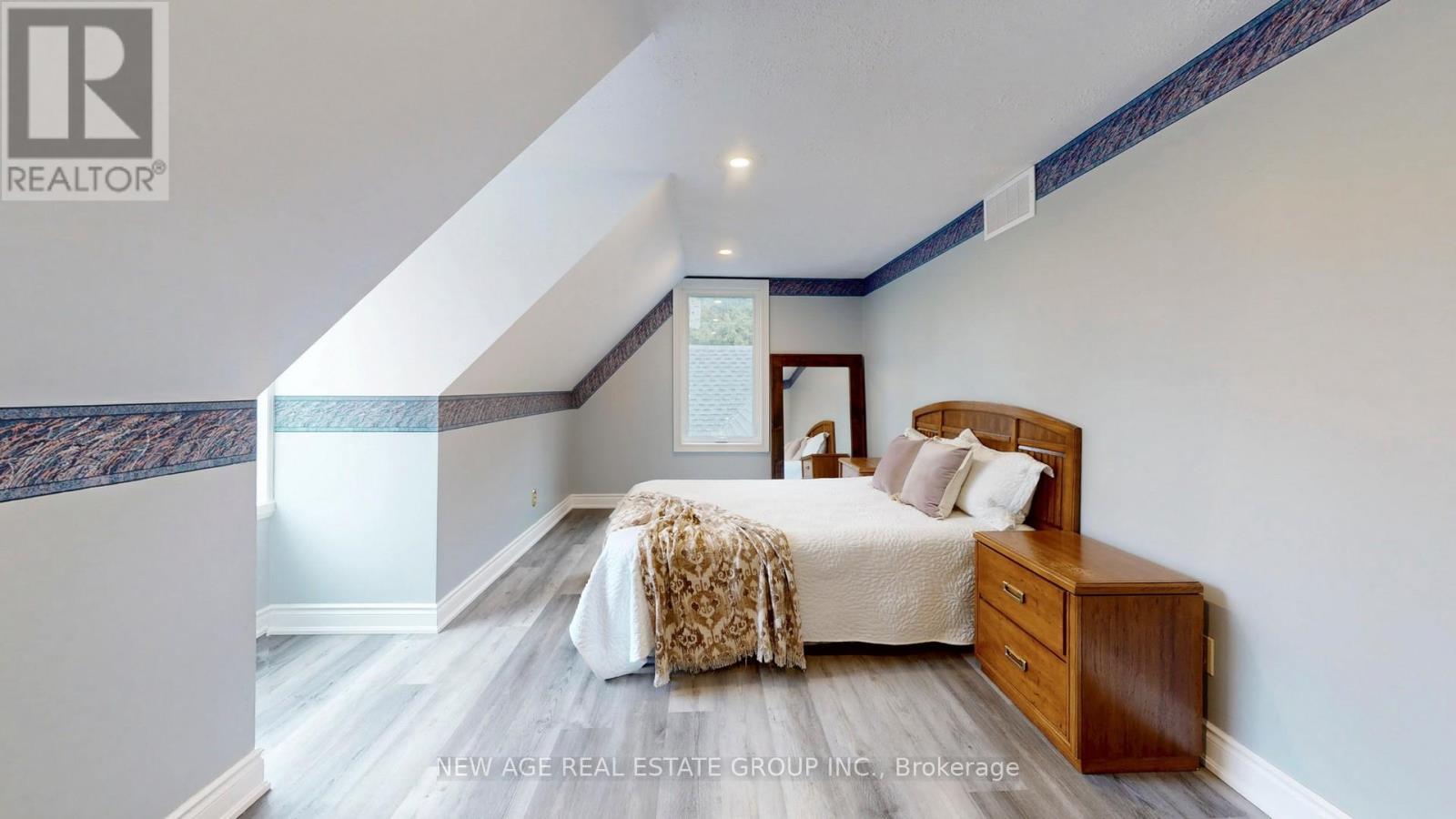 9045 Sideroad 17, Erin, ON - Indoor Photo Showing Bedroom