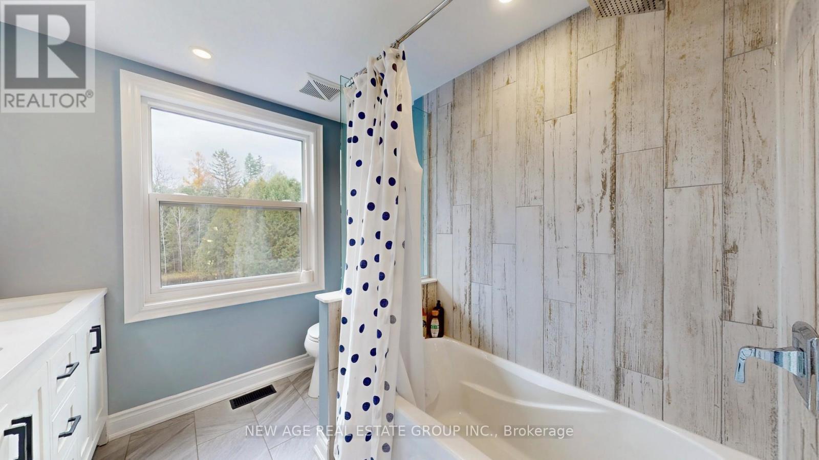 9045 Sideroad 17, Erin, ON - Indoor Photo Showing Bathroom