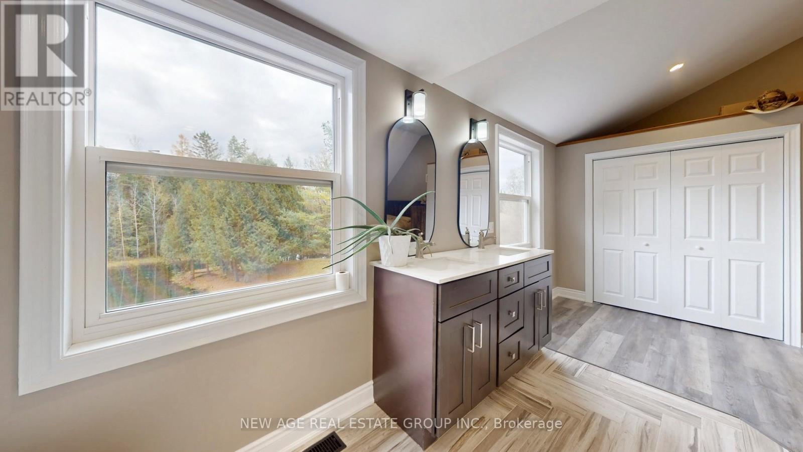 9045 Sideroad 17, Erin, ON - Indoor Photo Showing Other Room