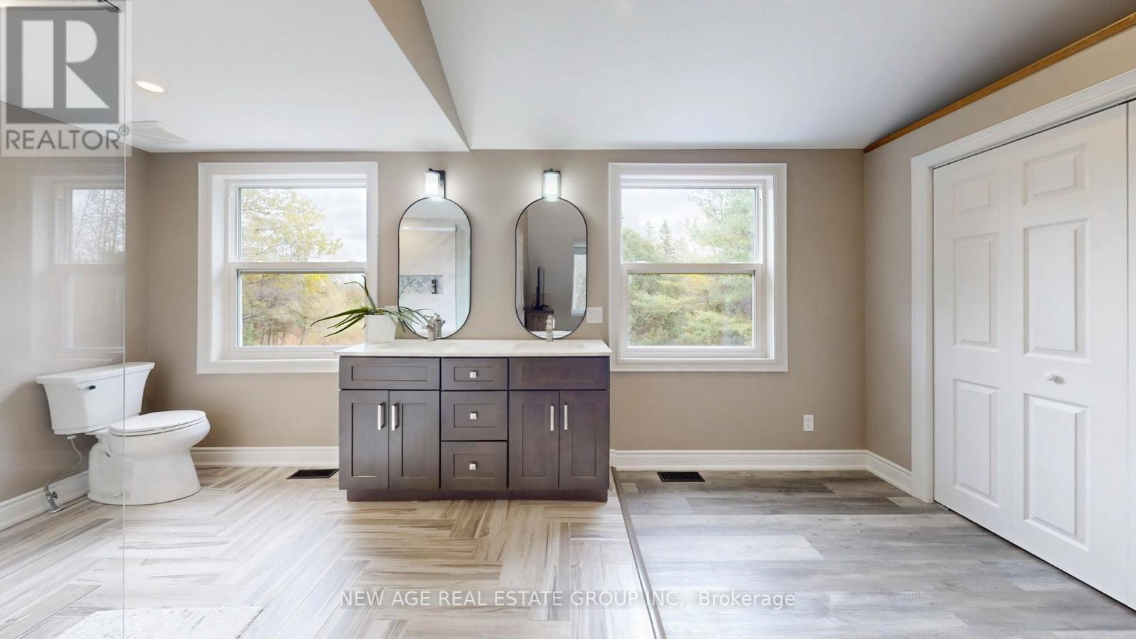 9045 Sideroad 17, Erin, ON - Indoor Photo Showing Bathroom