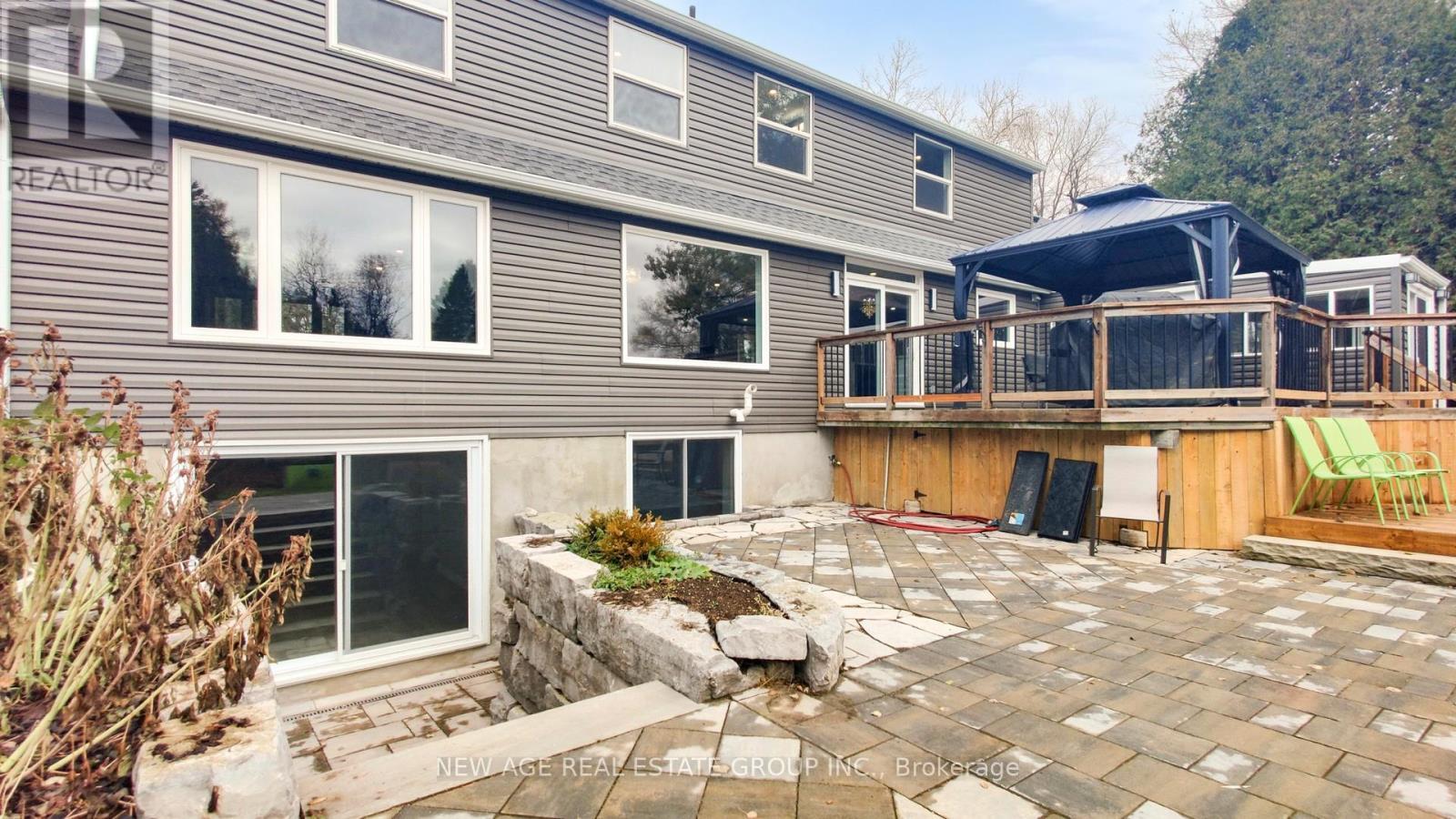 9045 Sideroad 17, Erin, ON - Outdoor With Deck Patio Veranda