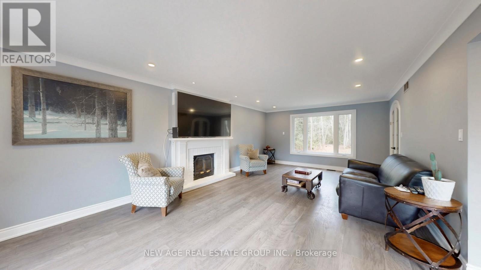 9045 Sideroad 17, Erin, ON - Indoor Photo Showing Living Room With Fireplace
