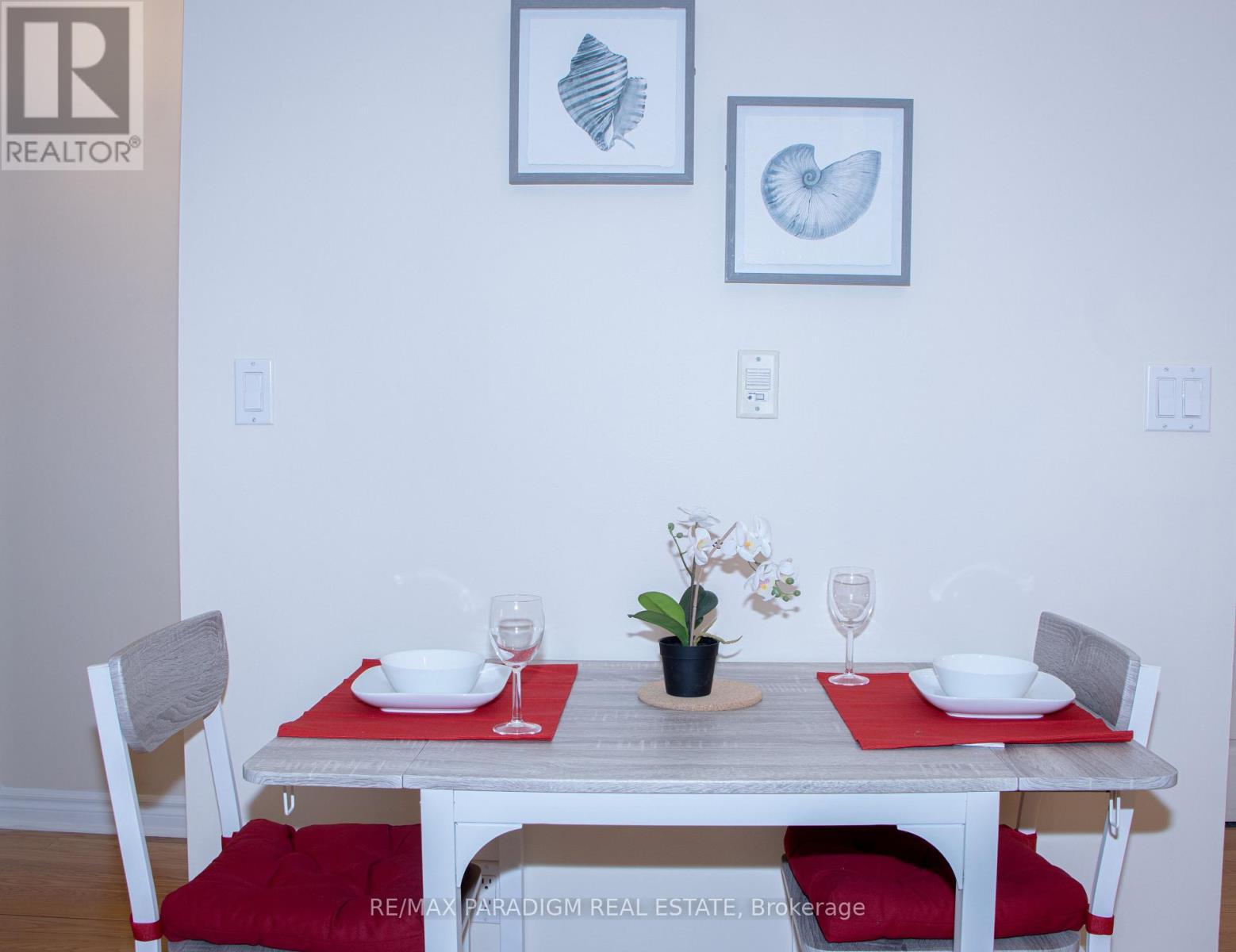 704 - 270 Wellington Street W, Toronto, ON - Indoor Photo Showing Dining Room