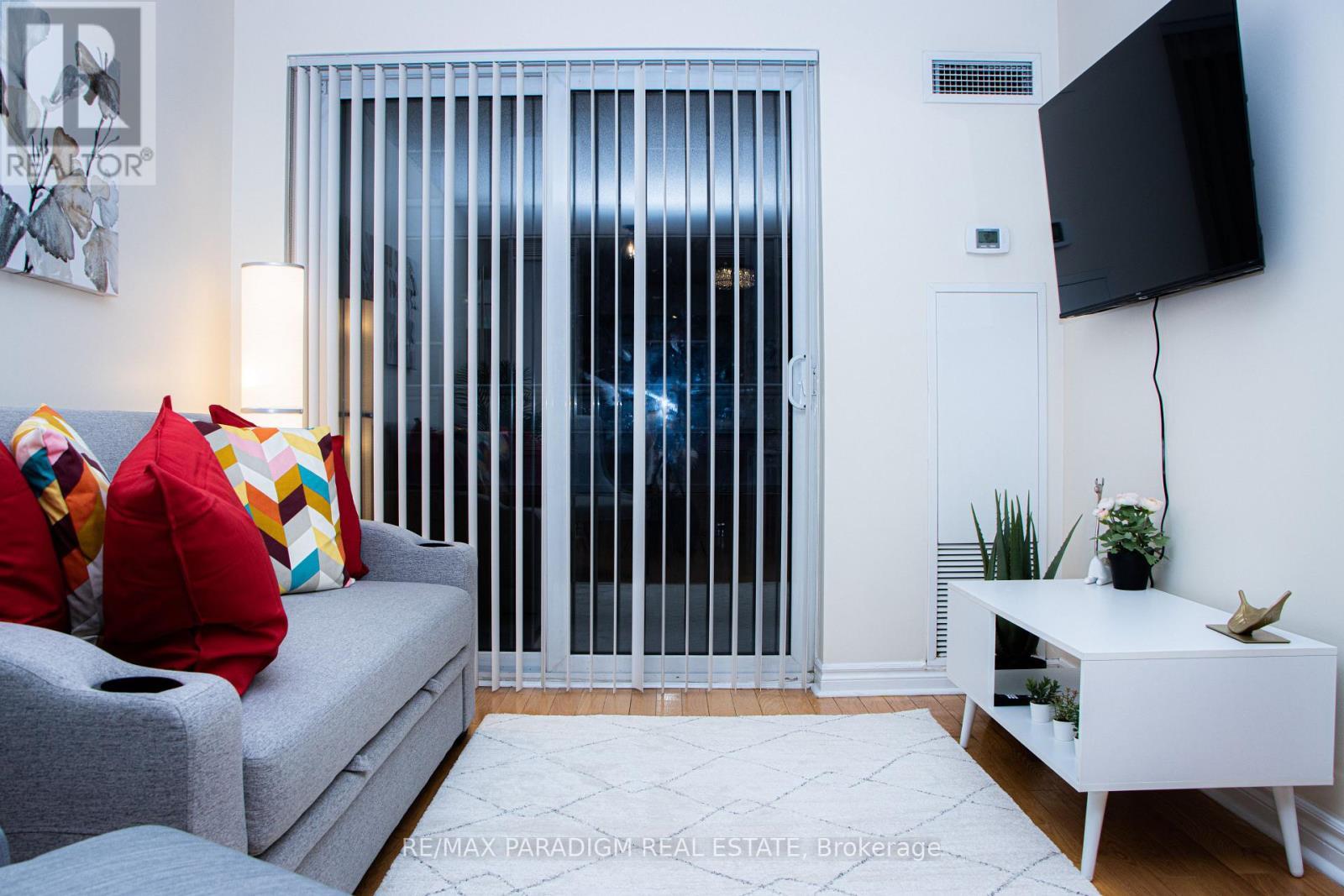 704 - 270 Wellington Street W, Toronto, ON - Indoor