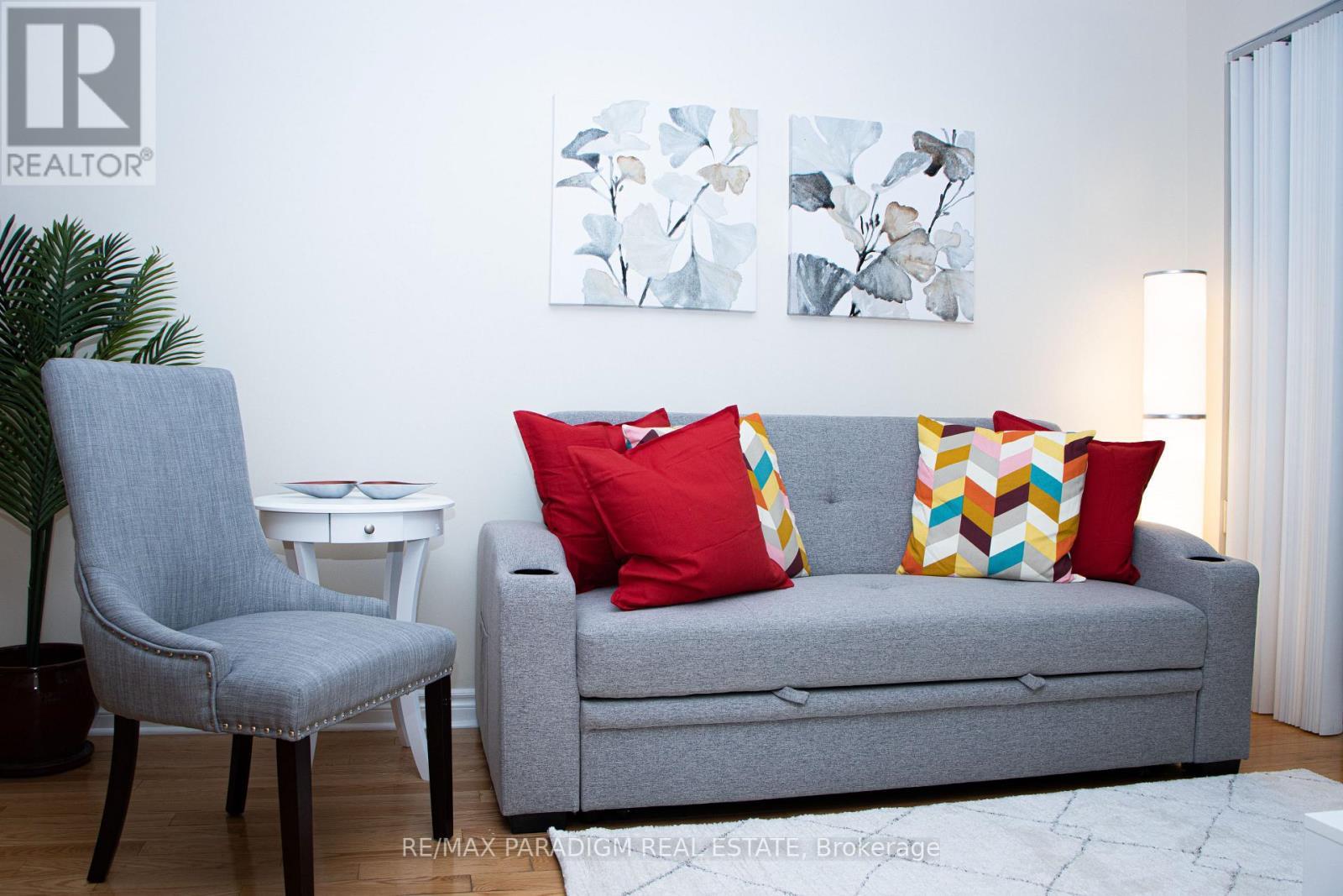 704 - 270 Wellington Street W, Toronto, ON - Indoor Photo Showing Other Room