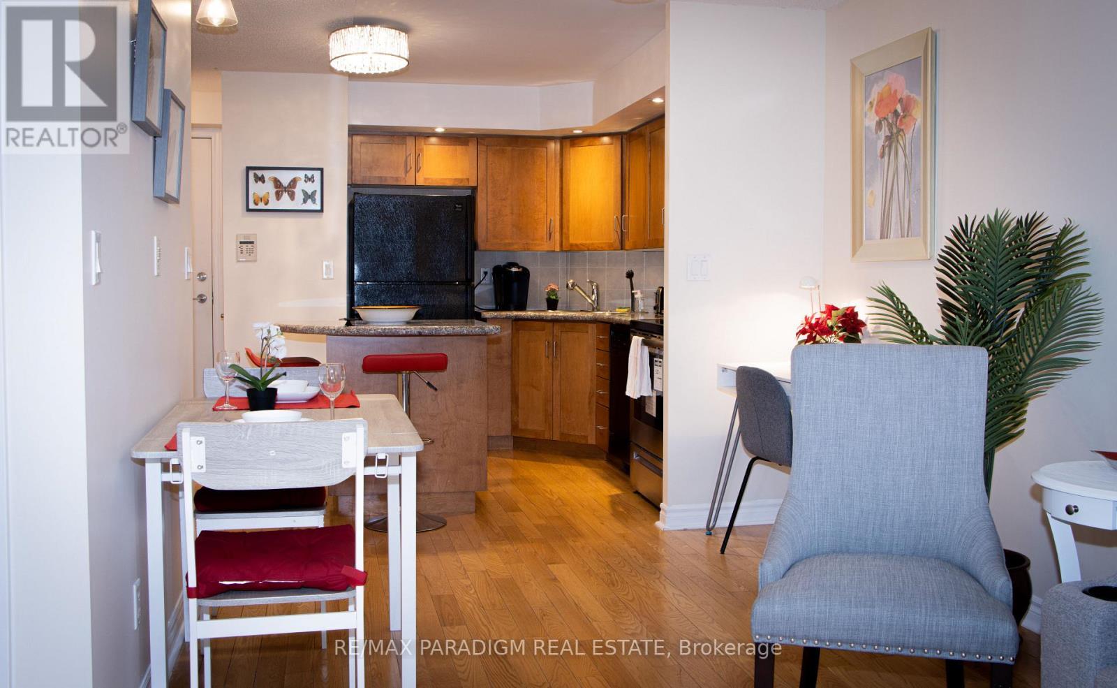 704 - 270 Wellington Street W, Toronto, ON - Indoor