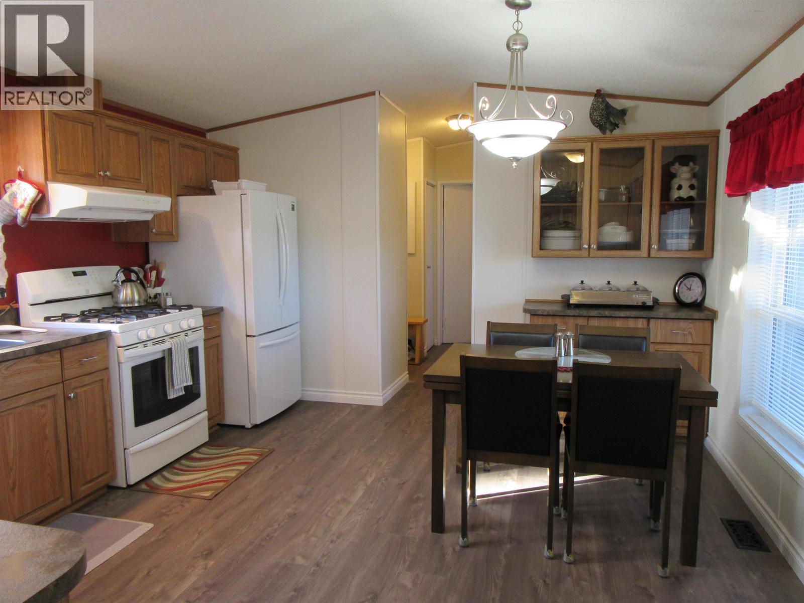 6064 Norman Road, 100 Mile House, BC - Indoor Photo Showing Kitchen