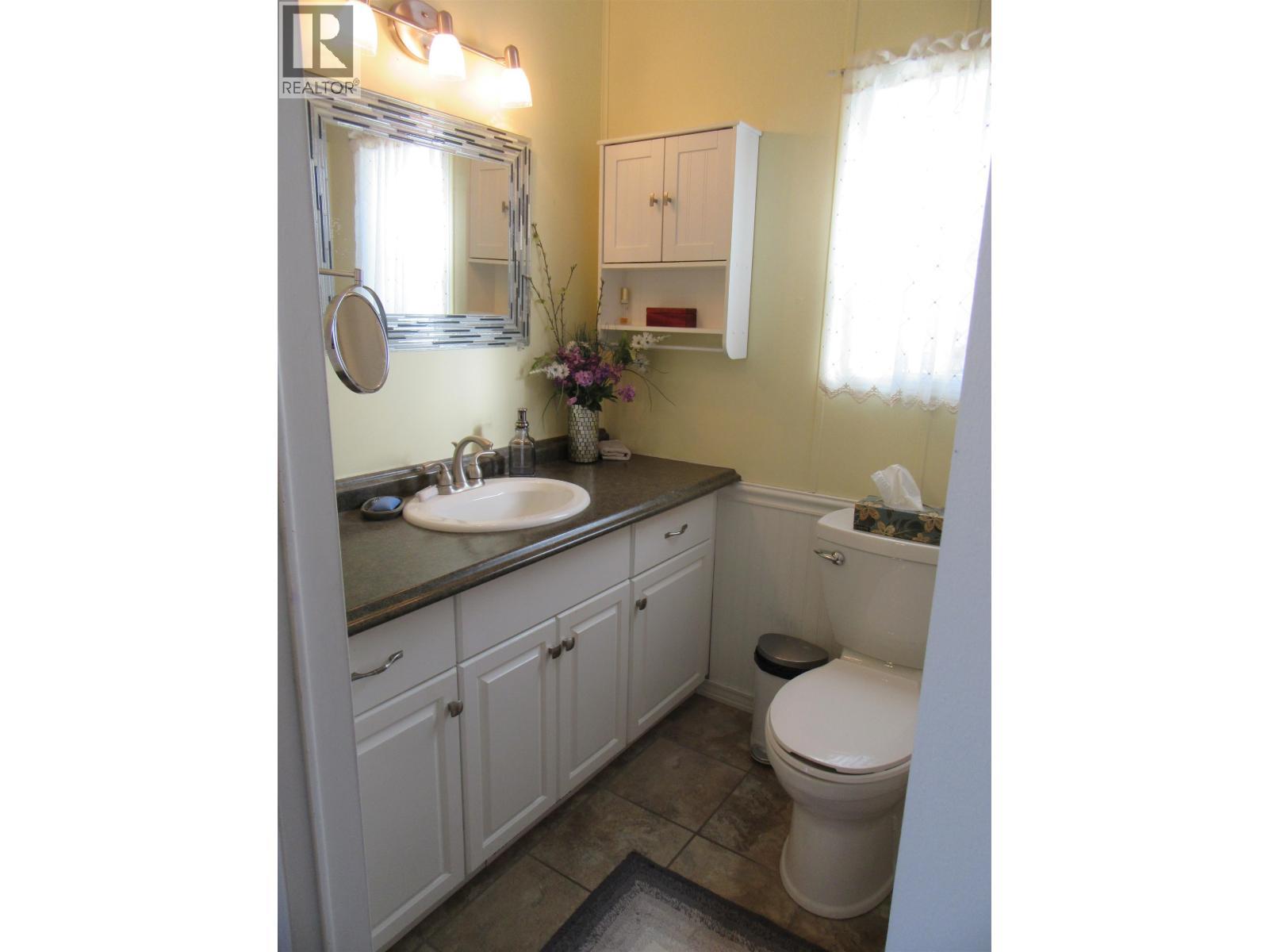 6064 Norman Road, 100 Mile House, BC - Indoor Photo Showing Bathroom