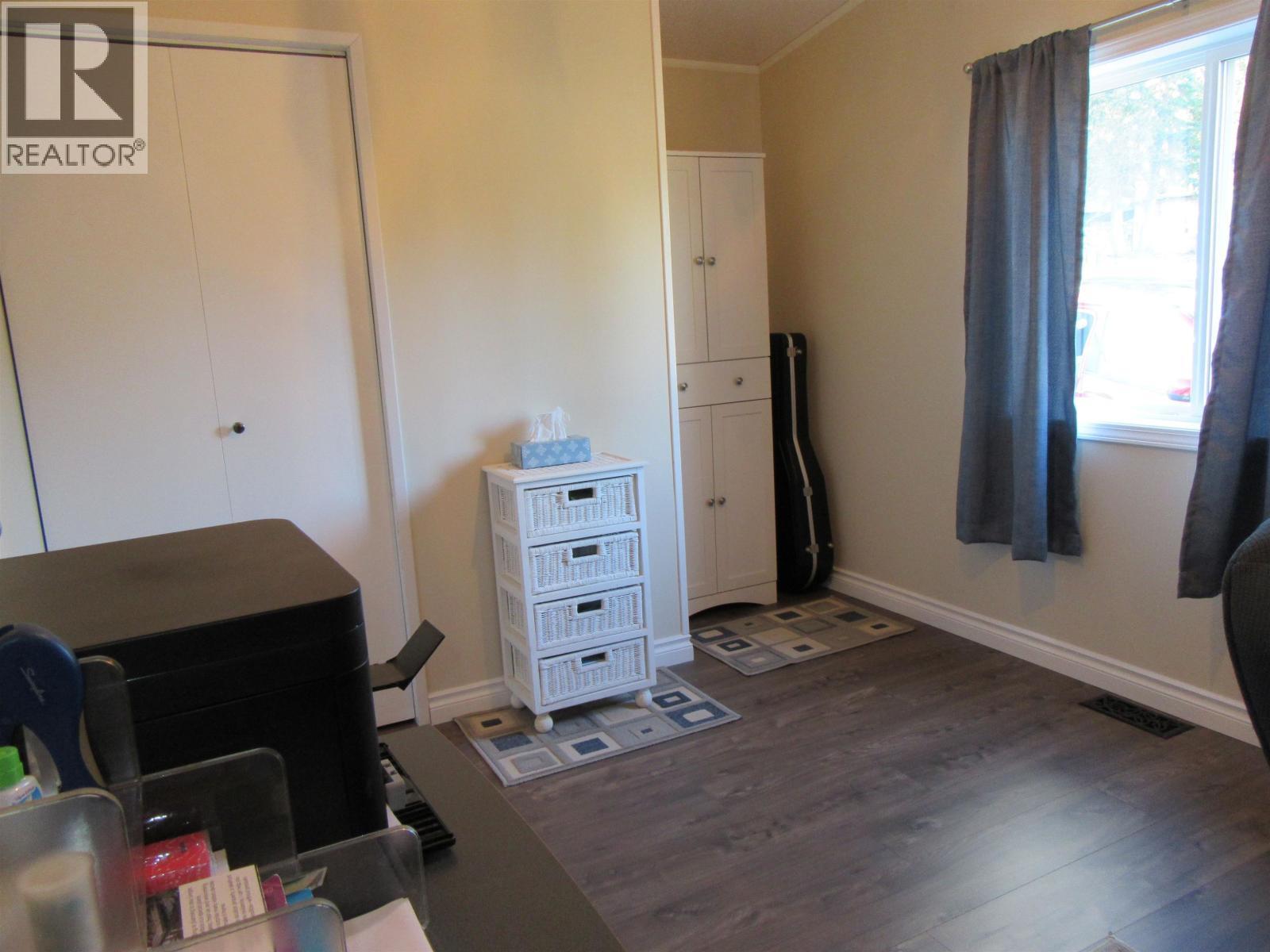 6064 Norman Road, 100 Mile House, BC - Indoor