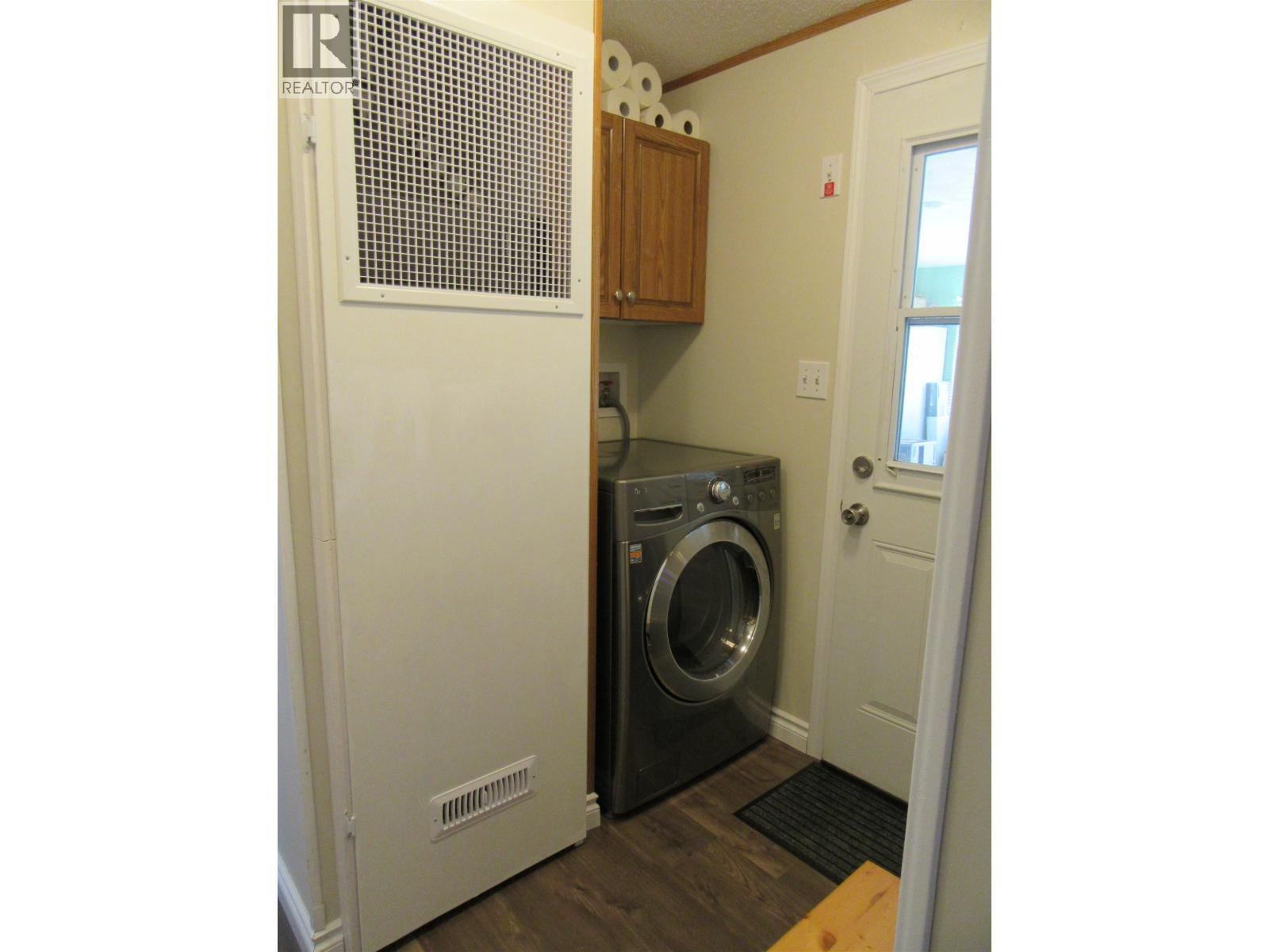 6064 Norman Road, 100 Mile House, BC - Indoor Photo Showing Laundry Room