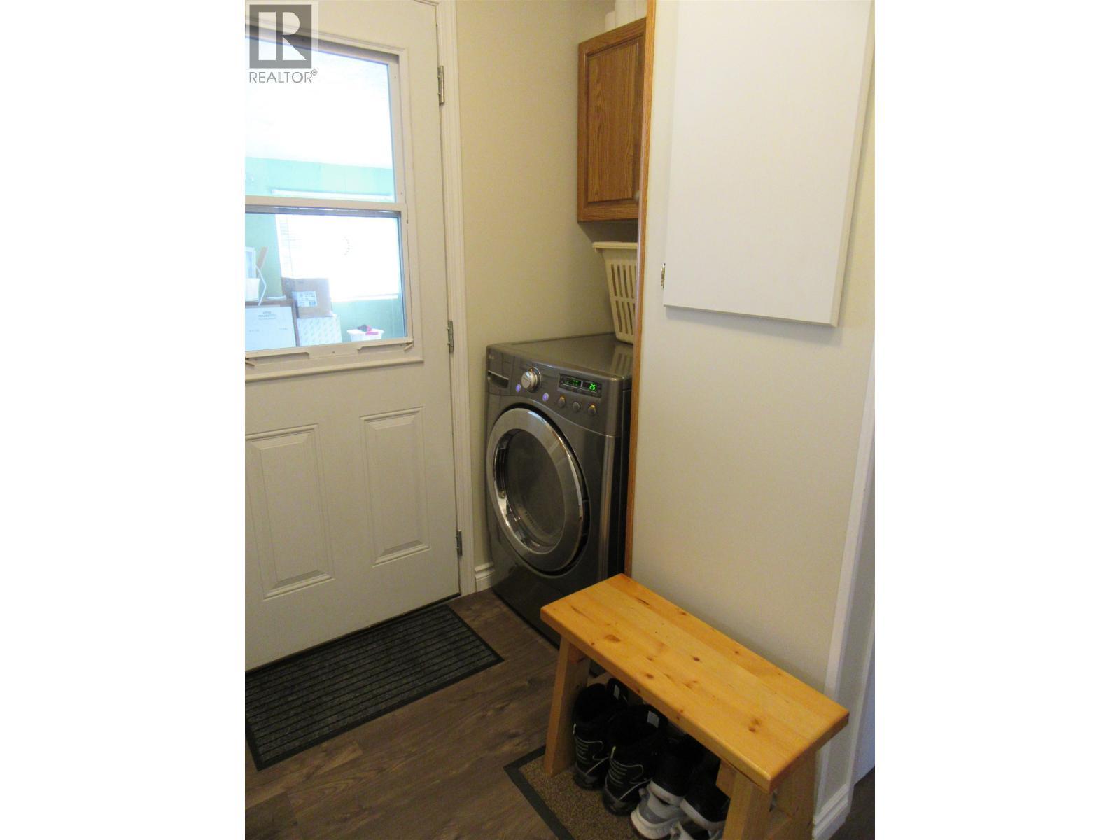 6064 Norman Road, 100 Mile House, BC - Indoor Photo Showing Laundry Room