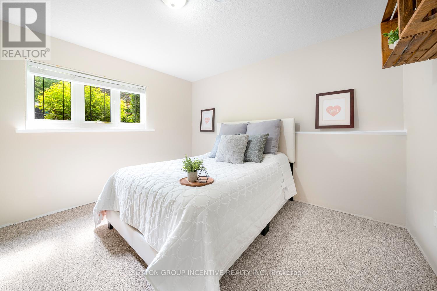 7070 93 Highway, Tiny, ON - Indoor Photo Showing Bedroom