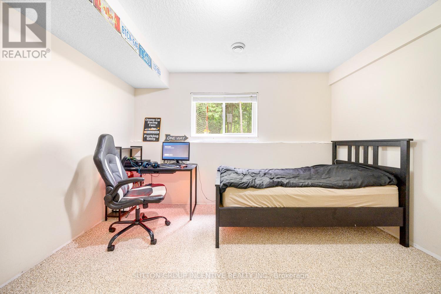 7070 93 Highway, Tiny, ON - Indoor Photo Showing Bedroom