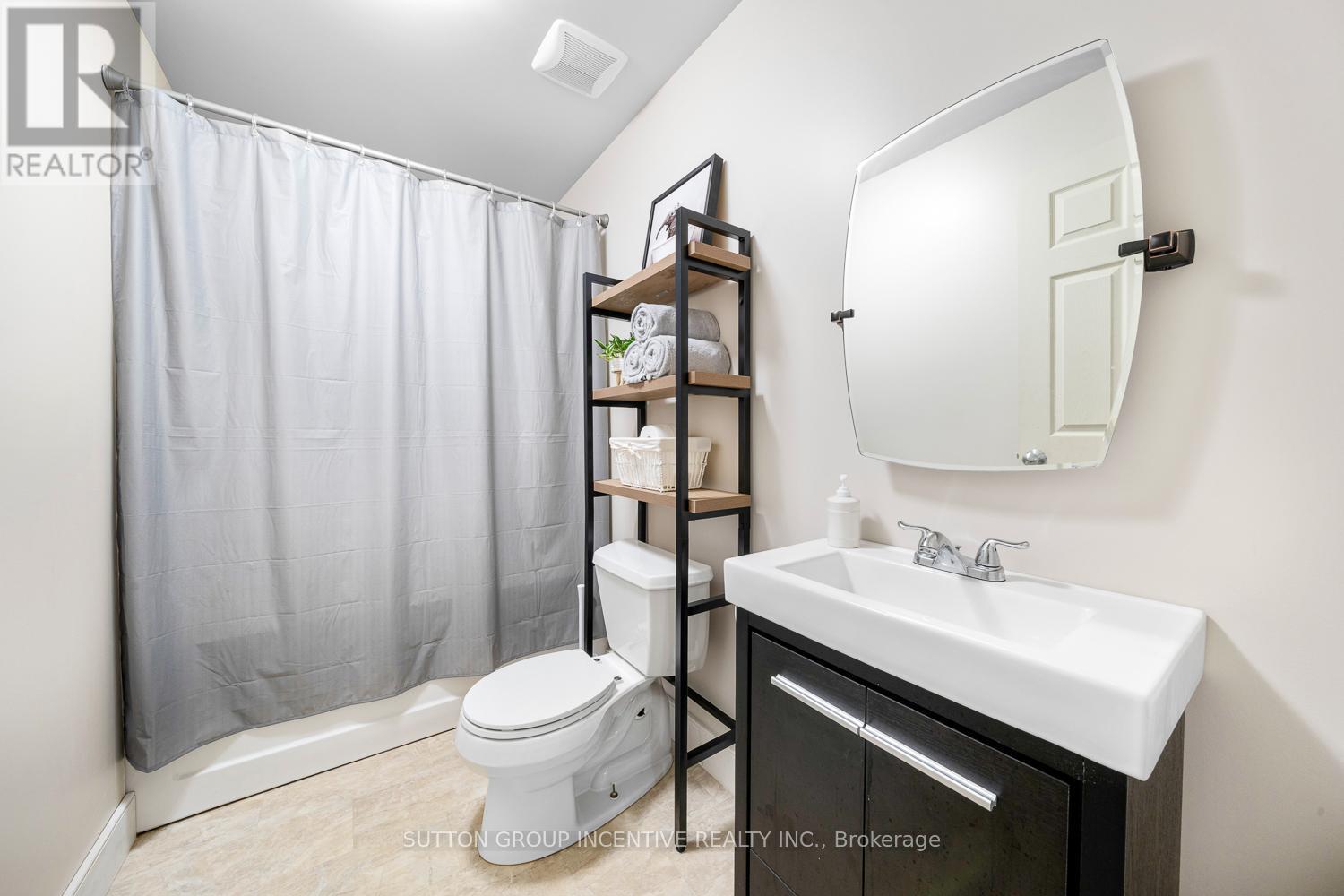 7070 93 Highway, Tiny, ON - Indoor Photo Showing Bathroom