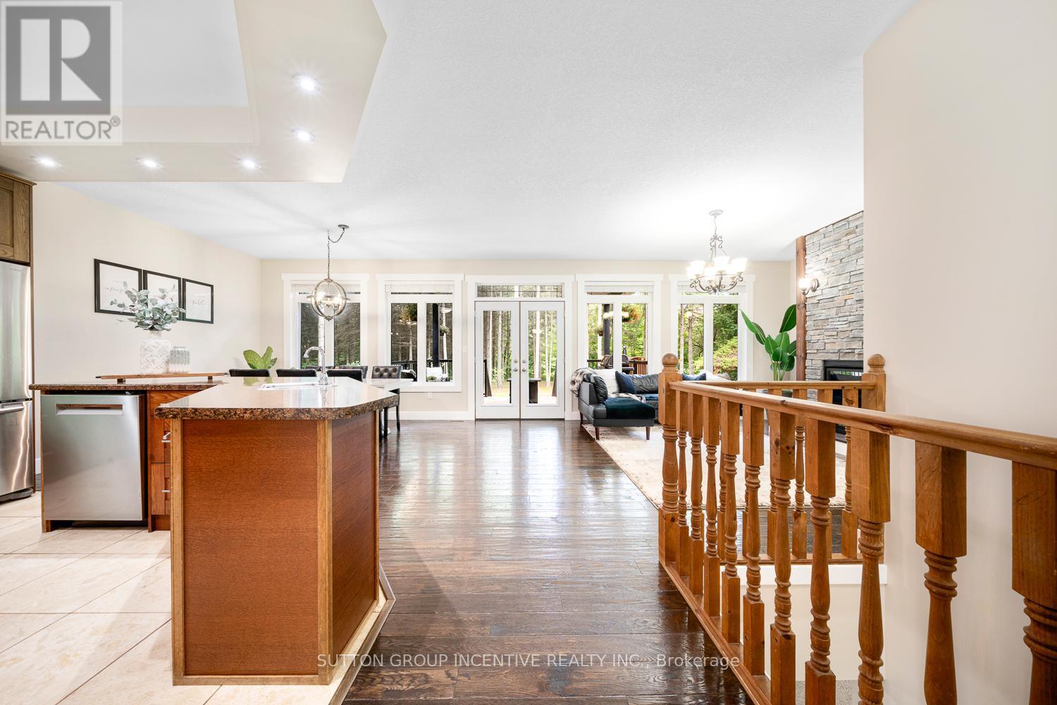 7070 93 Highway, Tiny, ON - Indoor