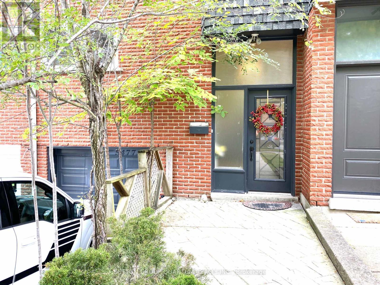 5477 Schueller Crescent, Burlington, ON - Outdoor