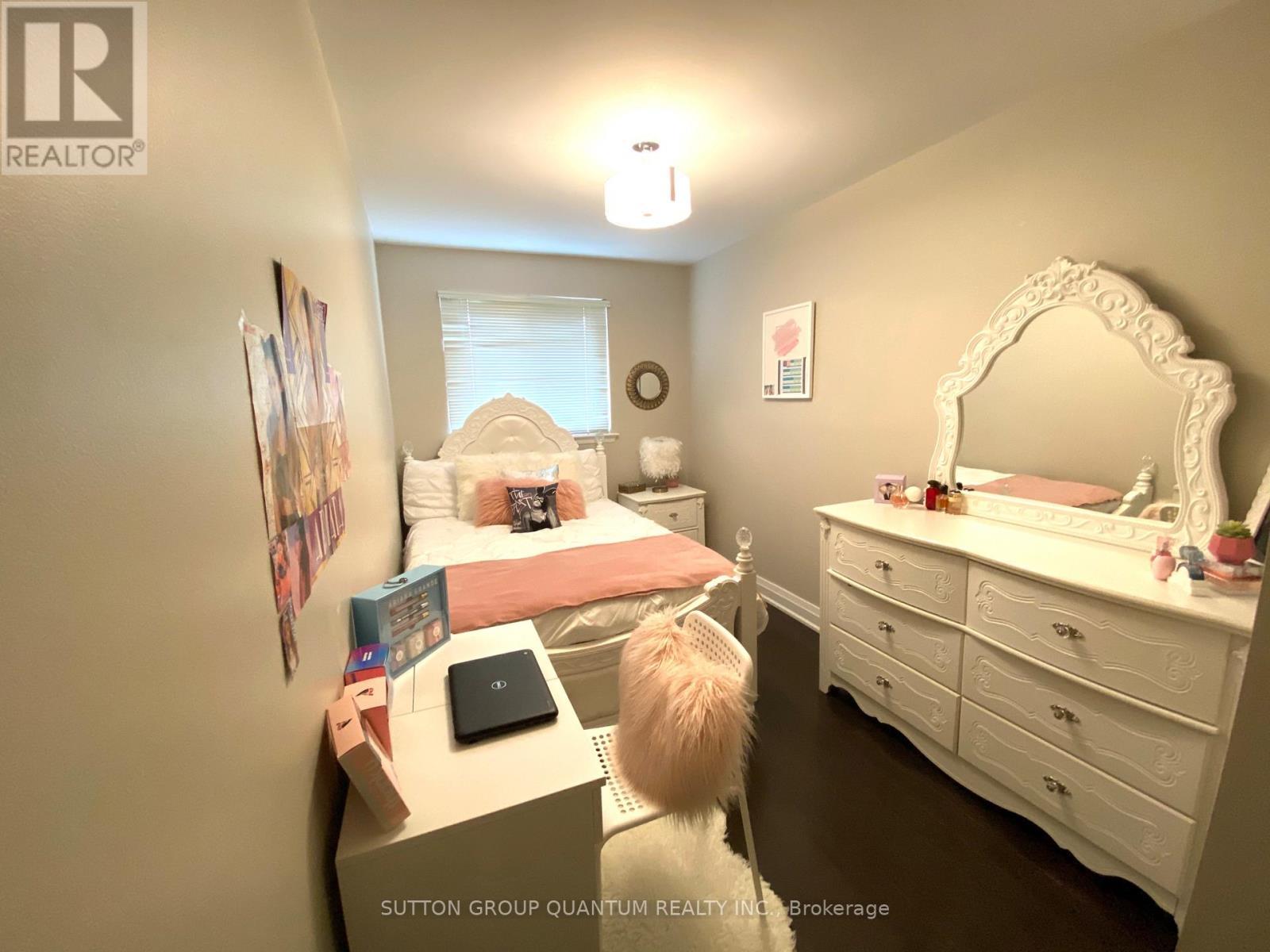 5477 Schueller Crescent, Burlington, ON - Indoor Photo Showing Bedroom