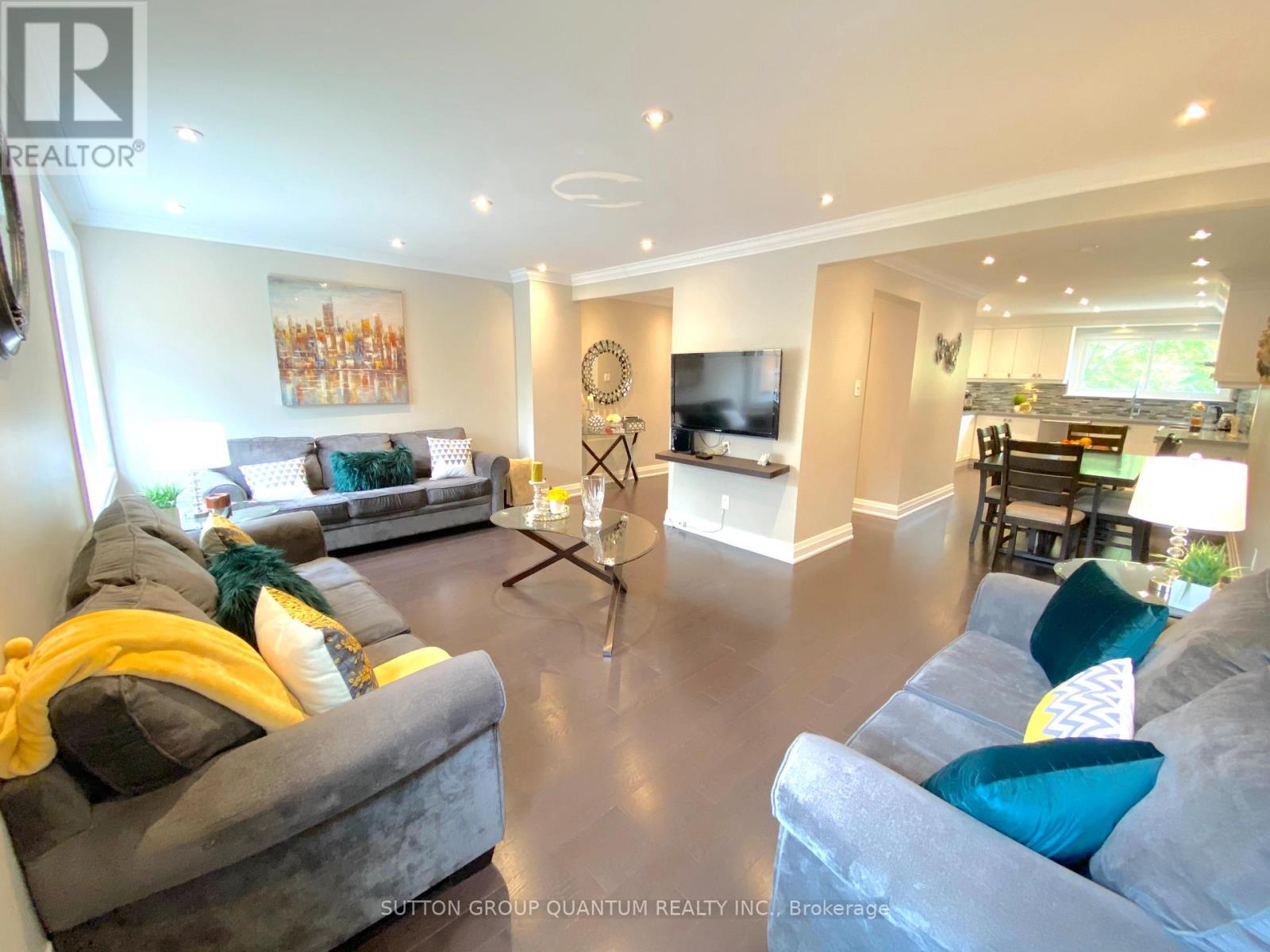 5477 Schueller Crescent, Burlington, ON - Indoor Photo Showing Living Room