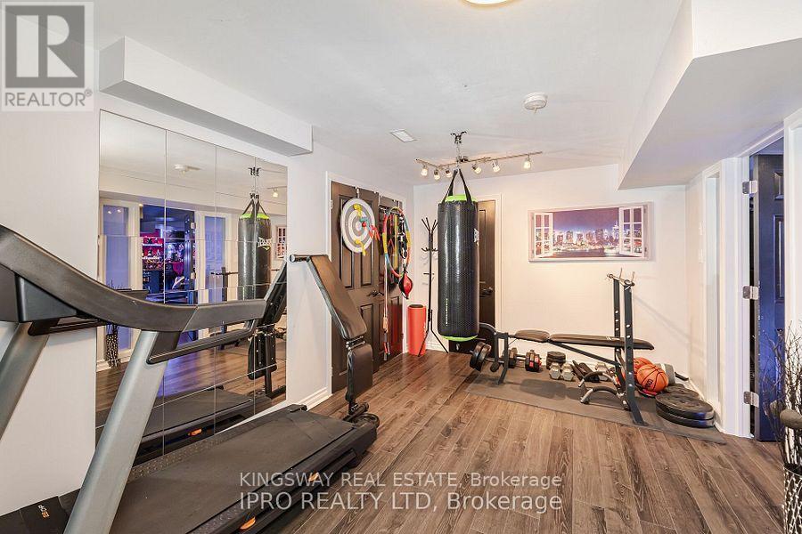 923 Bristol Road W, Mississauga, ON - Indoor Photo Showing Other Room