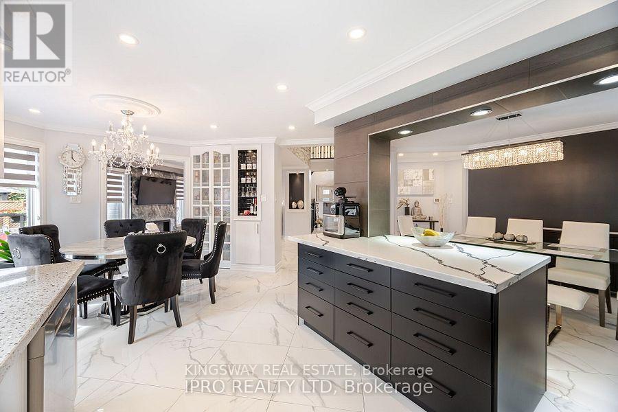 923 Bristol Road W, Mississauga, ON - Indoor