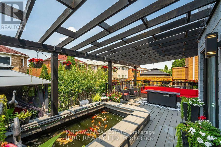 923 Bristol Road W, Mississauga, ON - Outdoor With Deck Patio Veranda