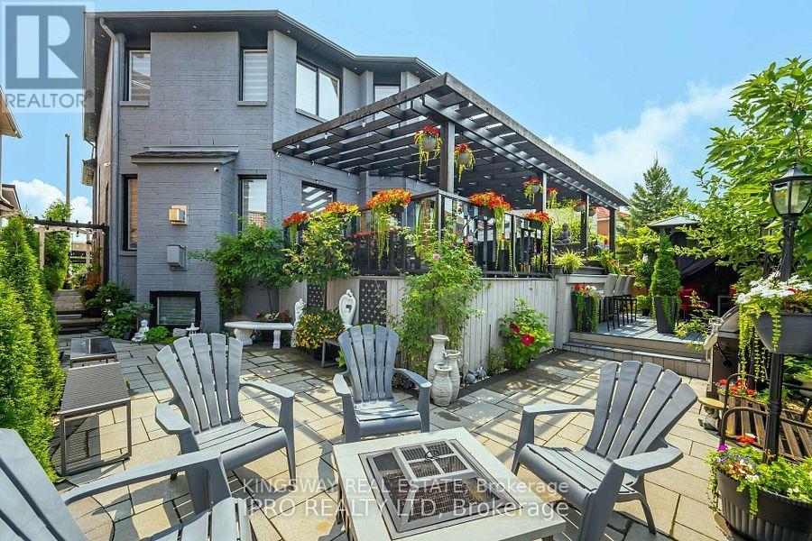 923 Bristol Road W, Mississauga, ON - Outdoor With Deck Patio Veranda