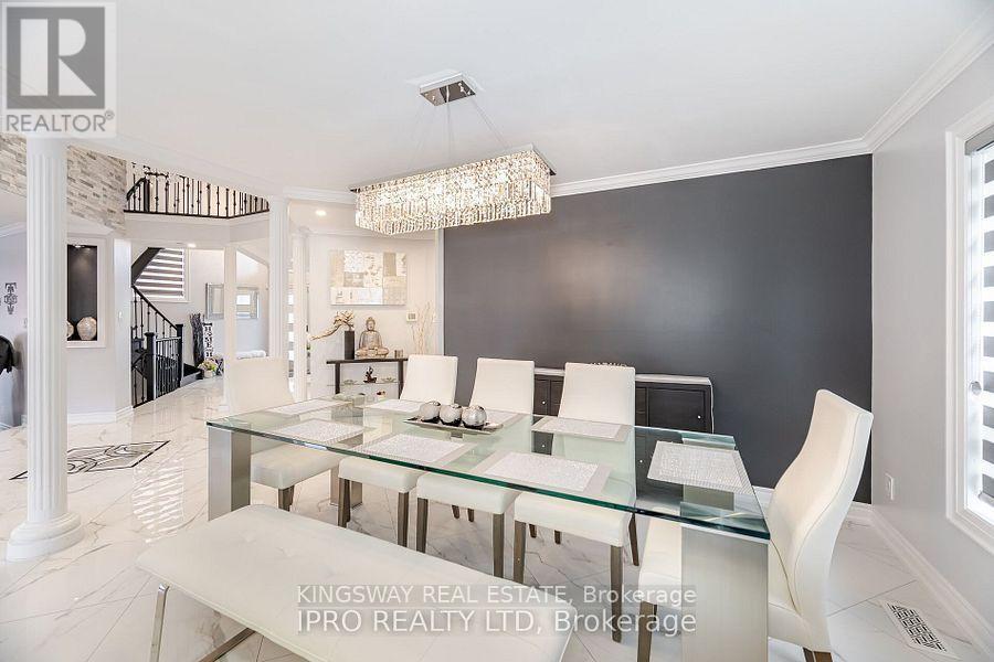 923 Bristol Road W, Mississauga, ON - Indoor