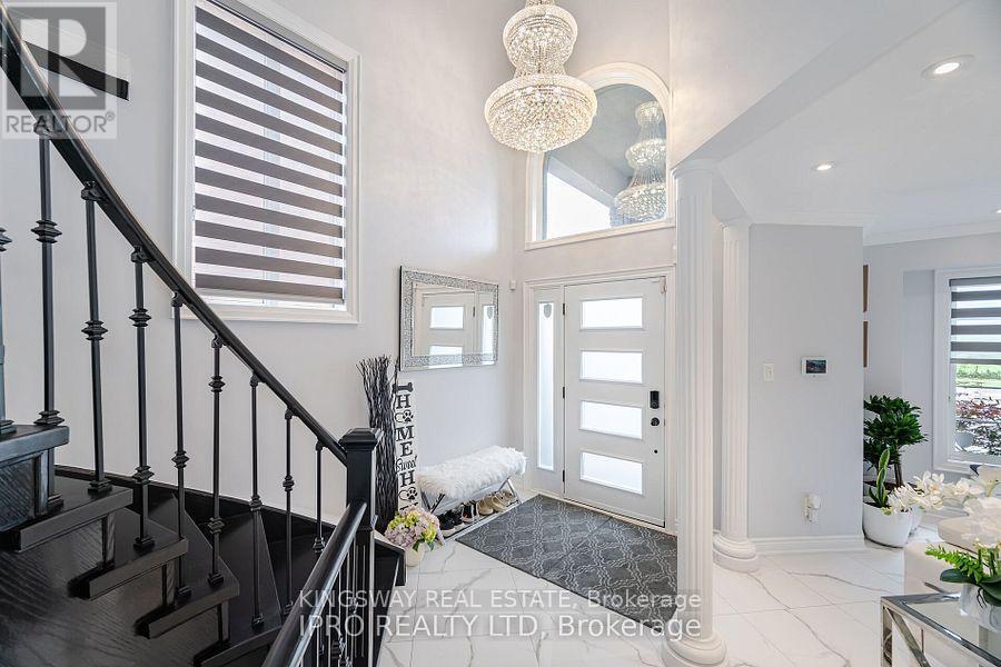 923 Bristol Road W, Mississauga, ON - Indoor Photo Showing Other Room