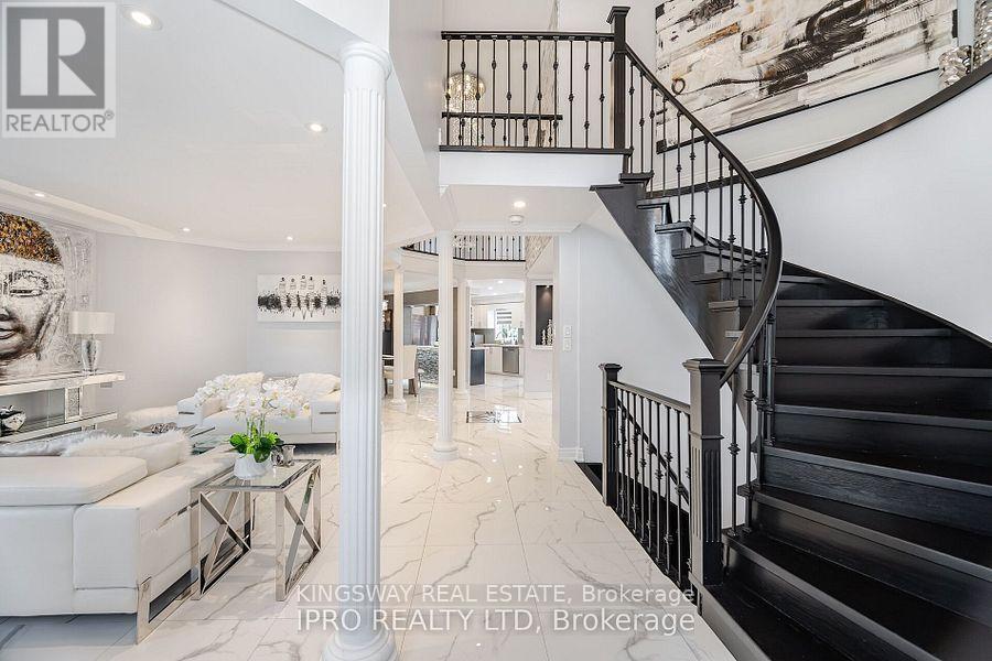 923 Bristol Road W, Mississauga, ON - Indoor Photo Showing Other Room