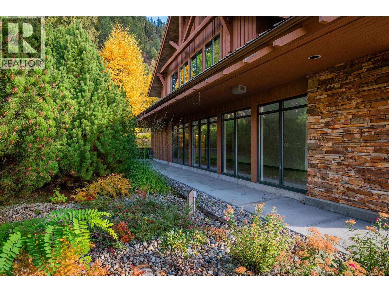 1746 Sandner Frontage Road, Christina Lake, BC