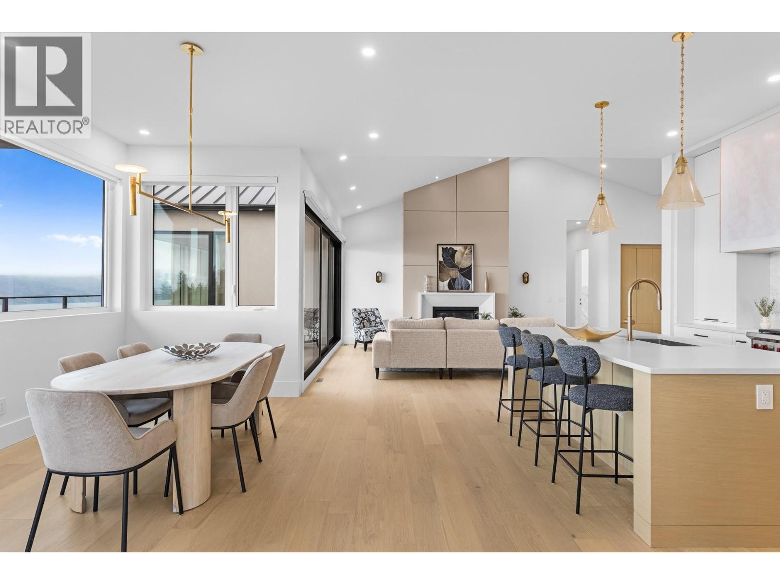 1359 Vineyard Drive, West Kelowna, BC - Indoor