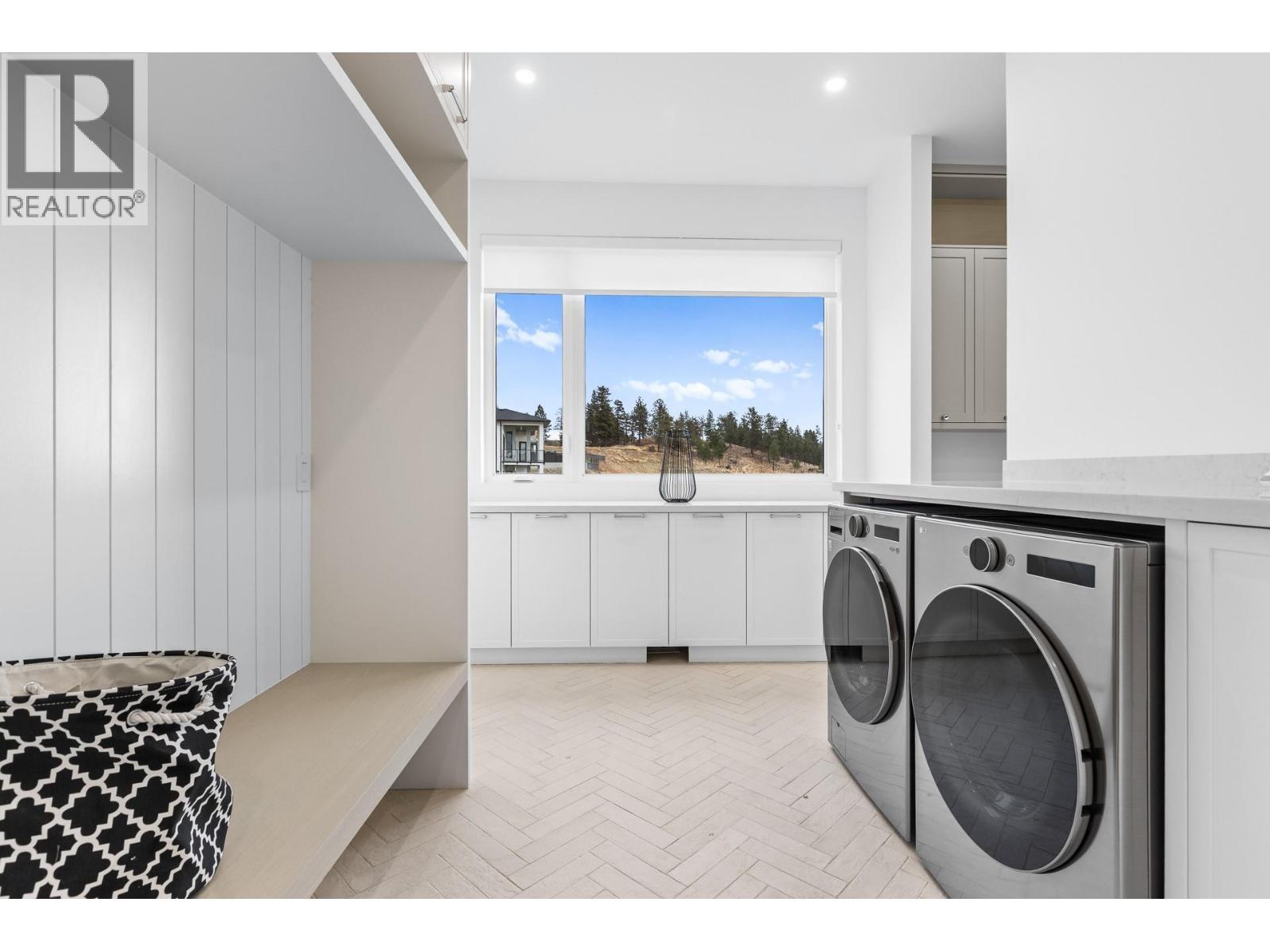 Main flr laundry - 1359 Vineyard Drive, West Kelowna, BC - Indoor Photo Showing Laundry Room
