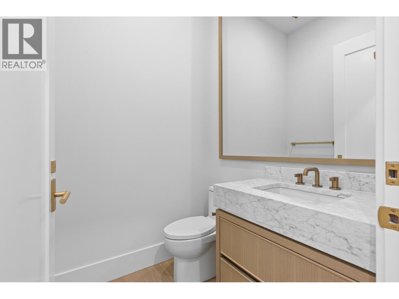 Main flr powder bath - 1359 Vineyard Drive, West Kelowna, BC - Indoor Photo Showing Bathroom