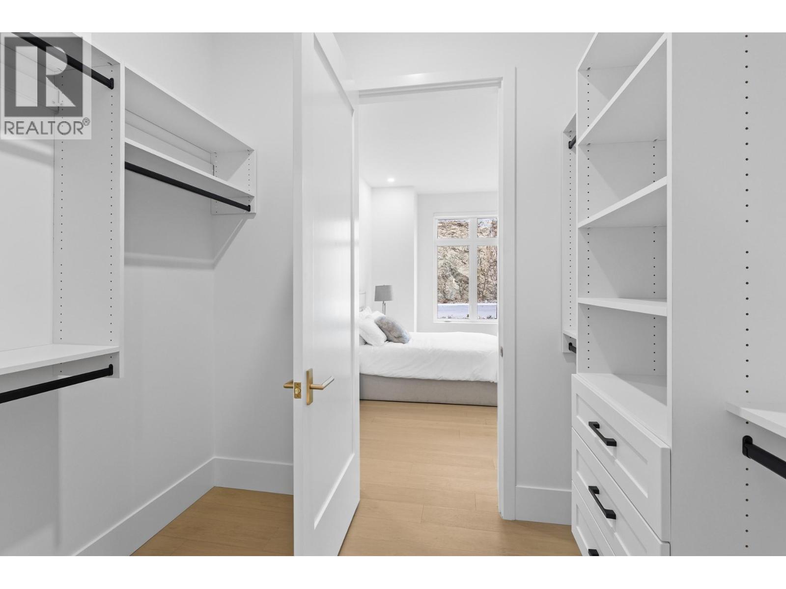 Primary walk-in - 1359 Vineyard Drive, West Kelowna, BC - Indoor Photo Showing Other Room