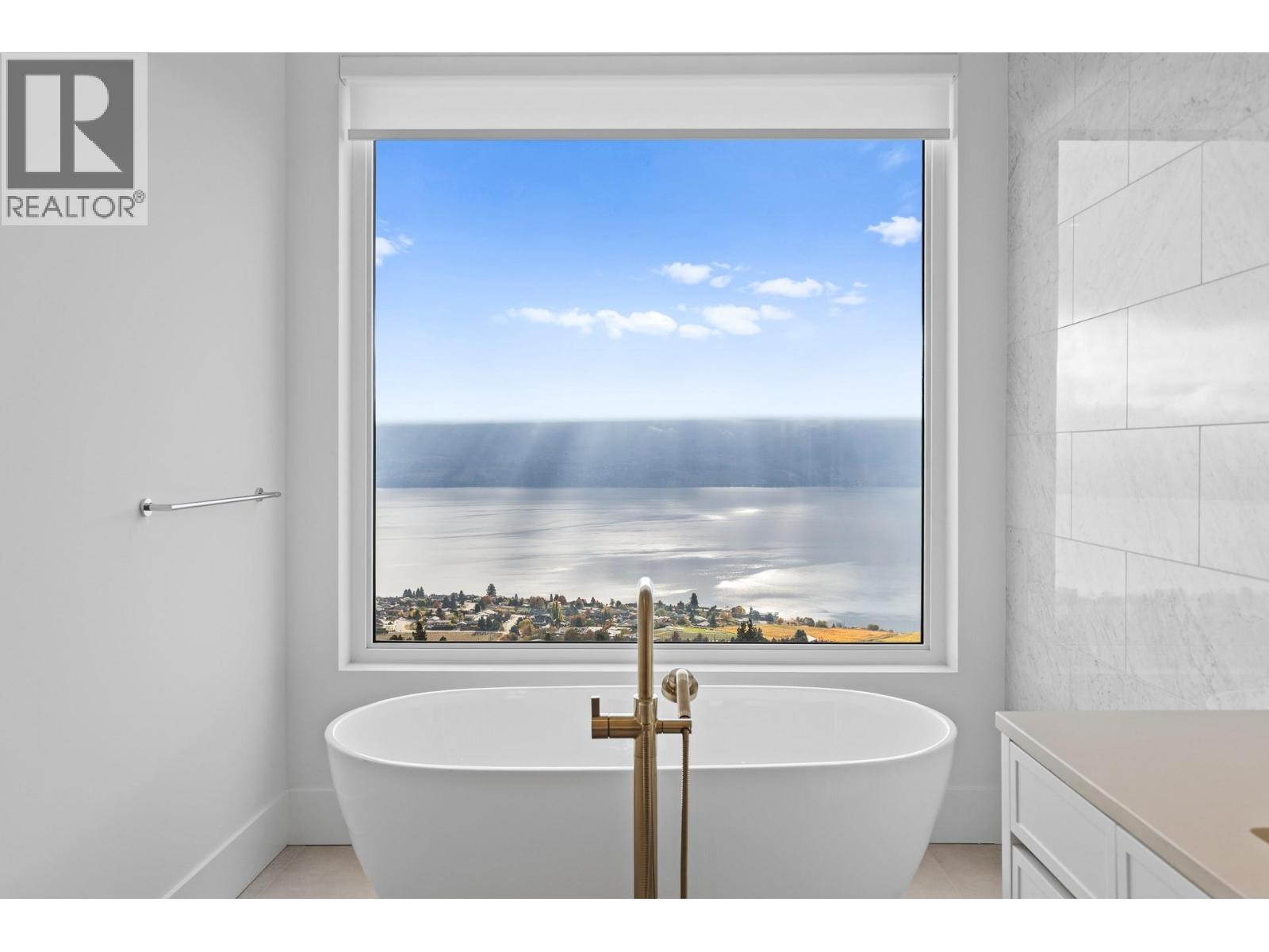 1359 Vineyard Drive, West Kelowna, BC - Indoor Photo Showing Bathroom