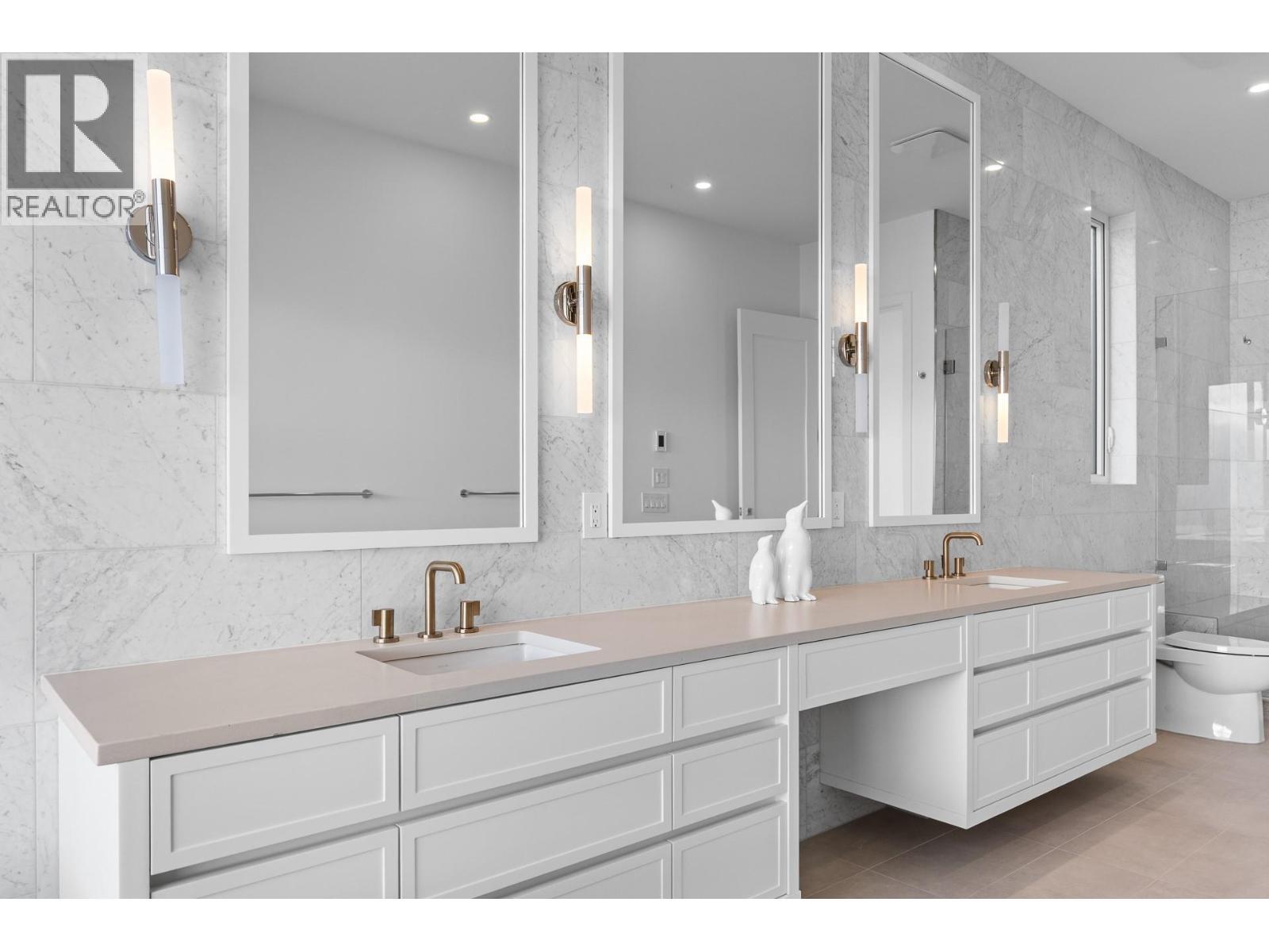 1359 Vineyard Drive, West Kelowna, BC - Indoor Photo Showing Bathroom