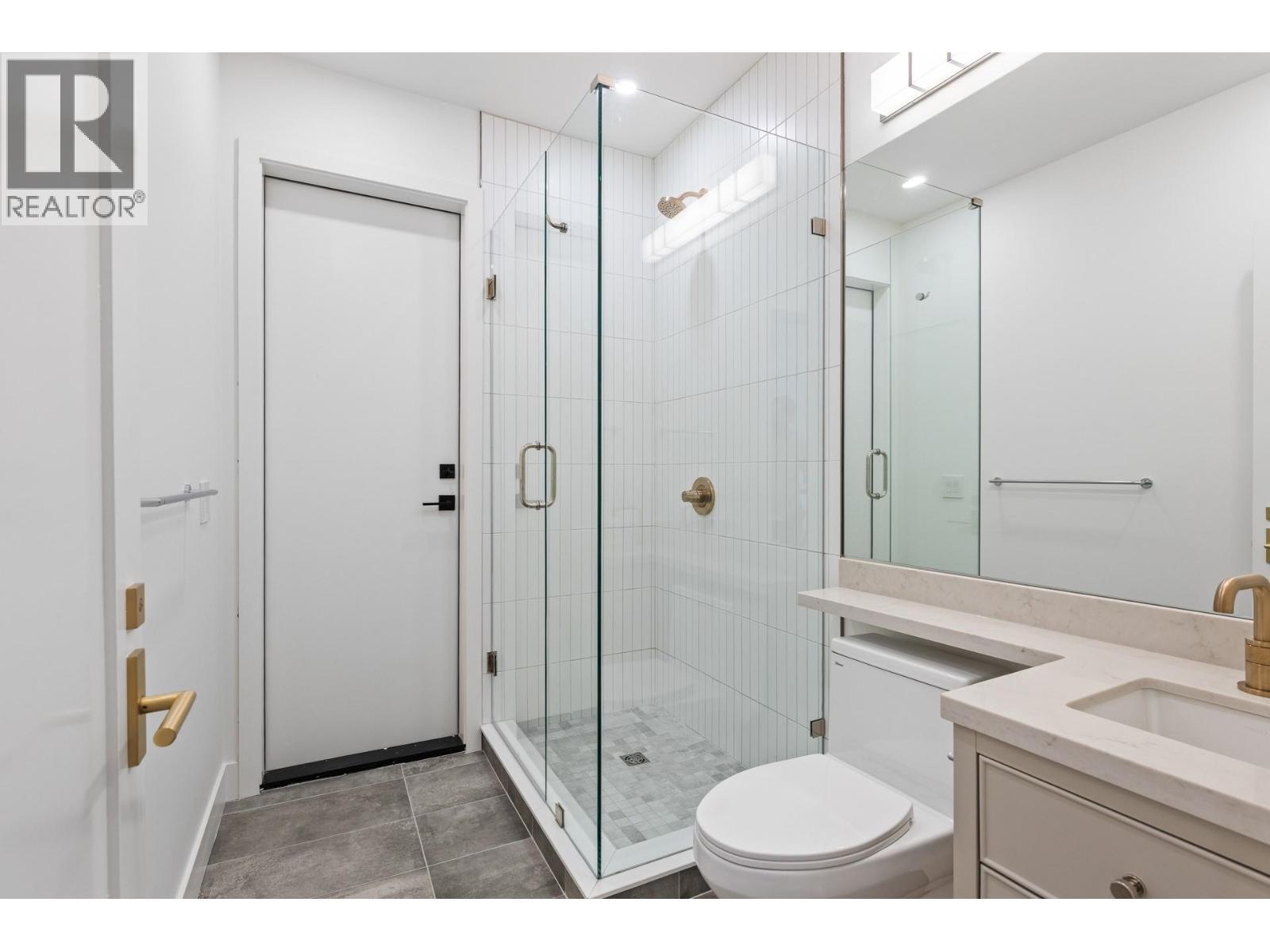 Lwr level pool bath - 1359 Vineyard Drive, West Kelowna, BC - Indoor Photo Showing Bathroom