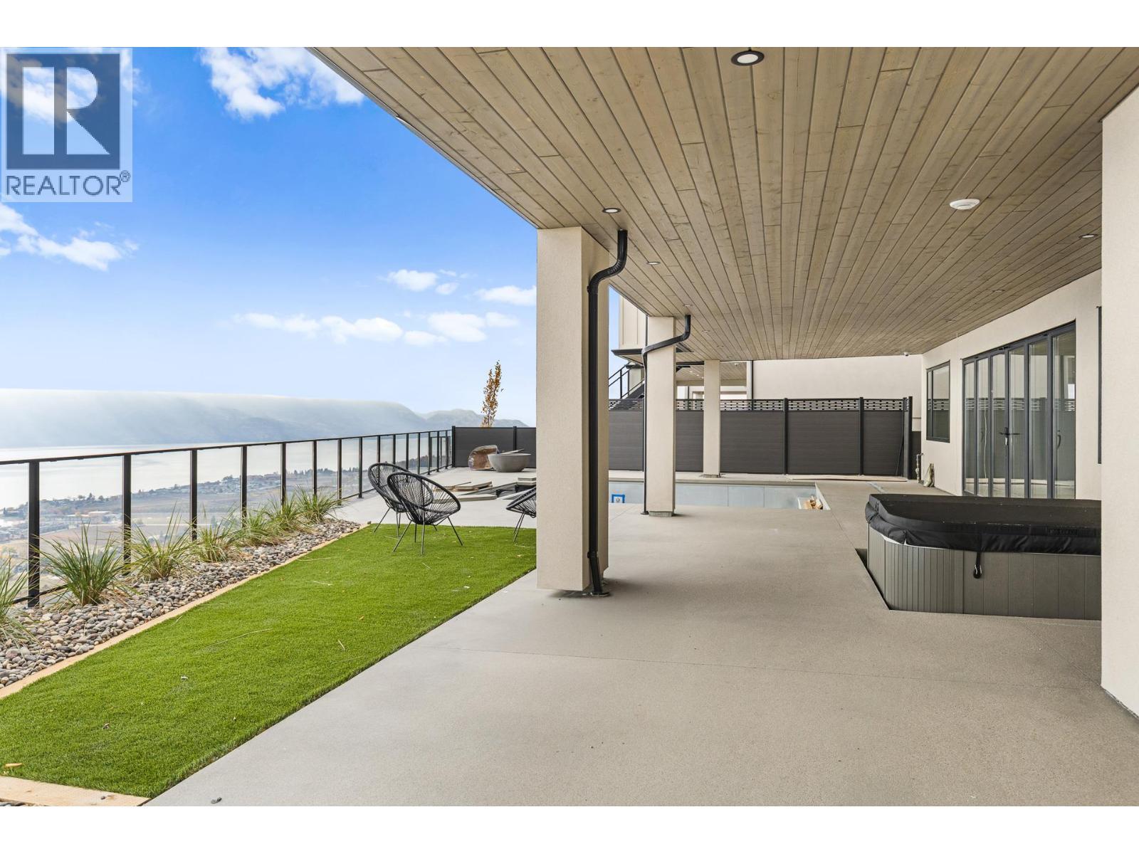 Sunken hot tub - 1359 Vineyard Drive, West Kelowna, BC - Outdoor With Exterior