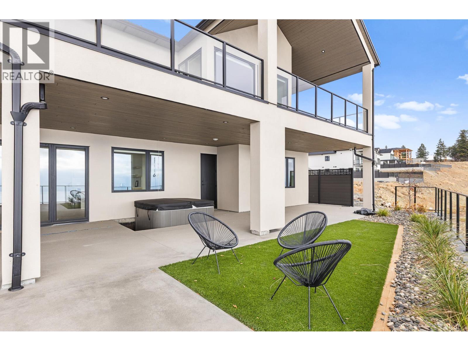 Syn lawn - 1359 Vineyard Drive, West Kelowna, BC - Outdoor With Exterior