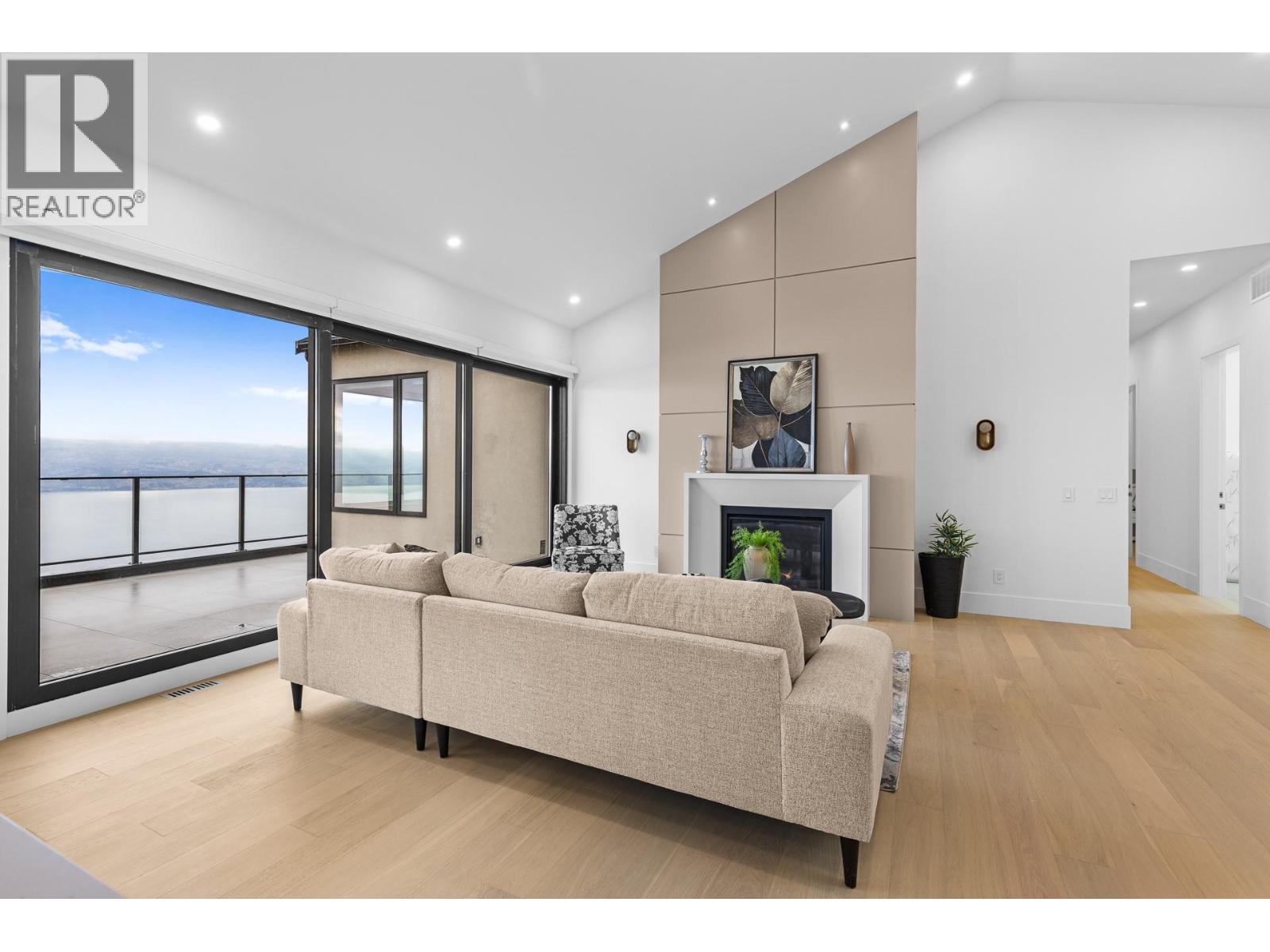 1359 Vineyard Drive, West Kelowna, BC - Indoor Photo Showing Living Room With Fireplace