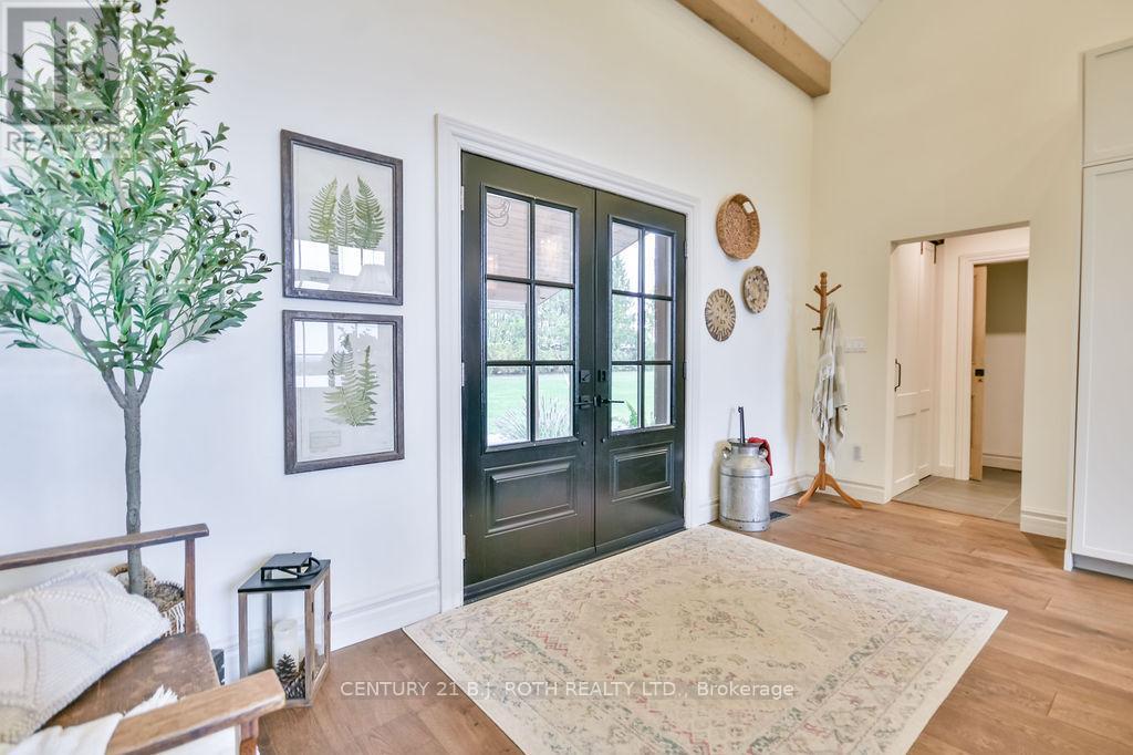 1803 Old Second Road N, Springwater, ON - Indoor Photo Showing Other Room