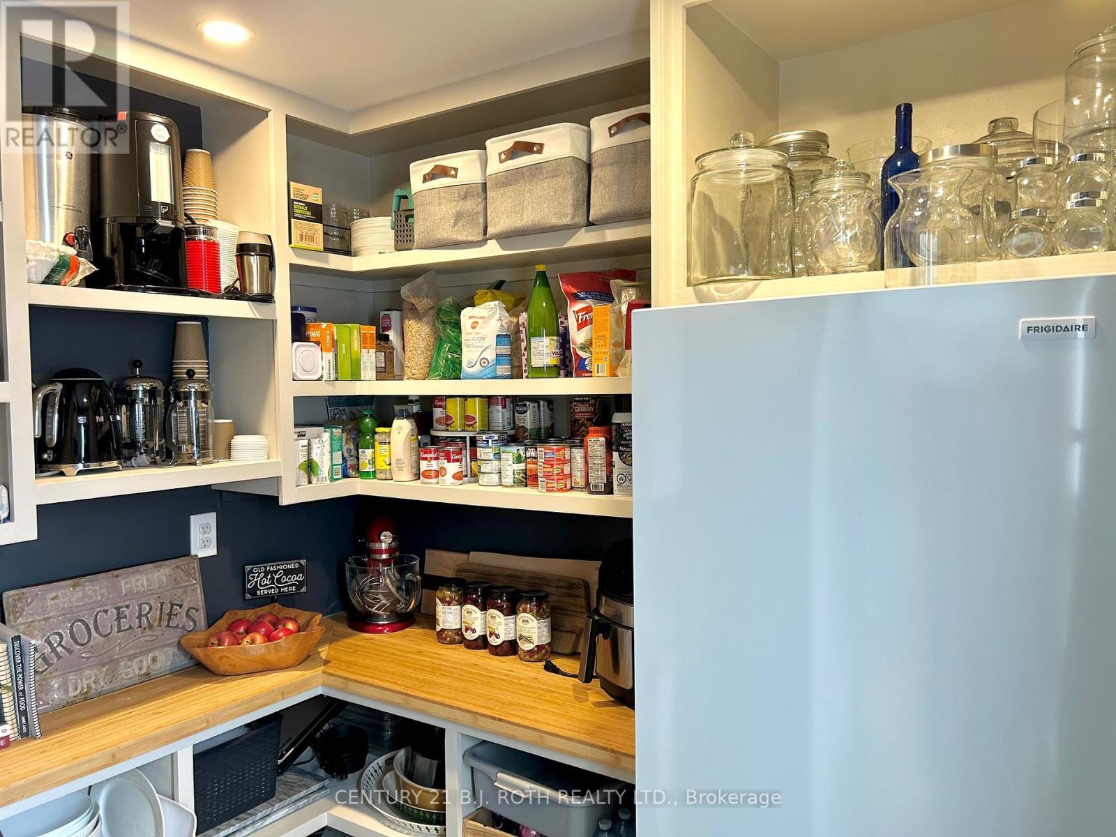 1803 Old Second Road N, Springwater, ON - Indoor With Storage