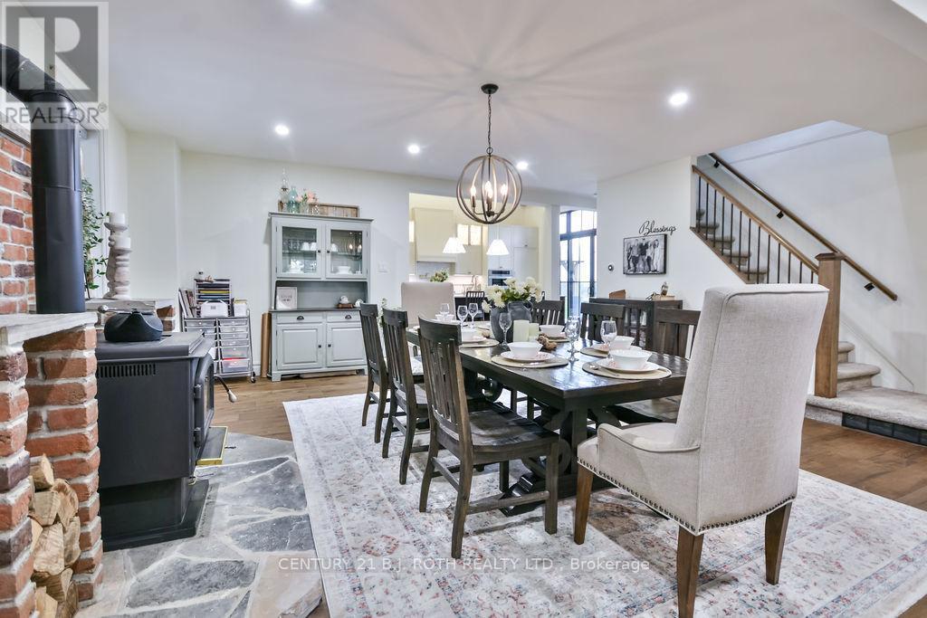 1803 Old Second Road N, Springwater, ON - Indoor Photo Showing Dining Room