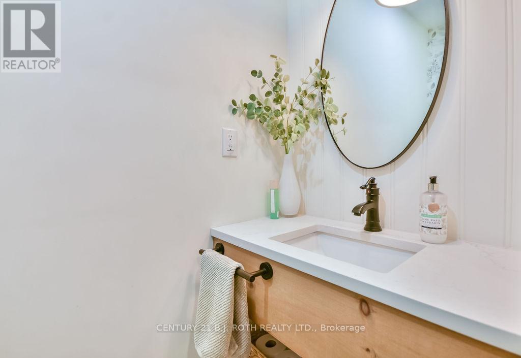 1803 Old Second Road N, Springwater, ON - Indoor Photo Showing Bathroom