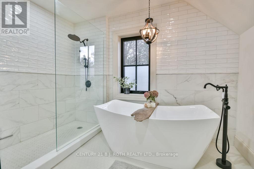 1803 Old Second Road N, Springwater, ON - Indoor Photo Showing Bathroom