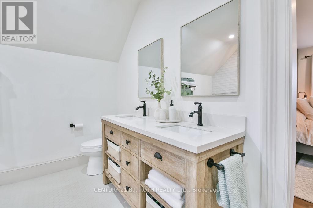 1803 Old Second Road N, Springwater, ON - Indoor Photo Showing Bathroom