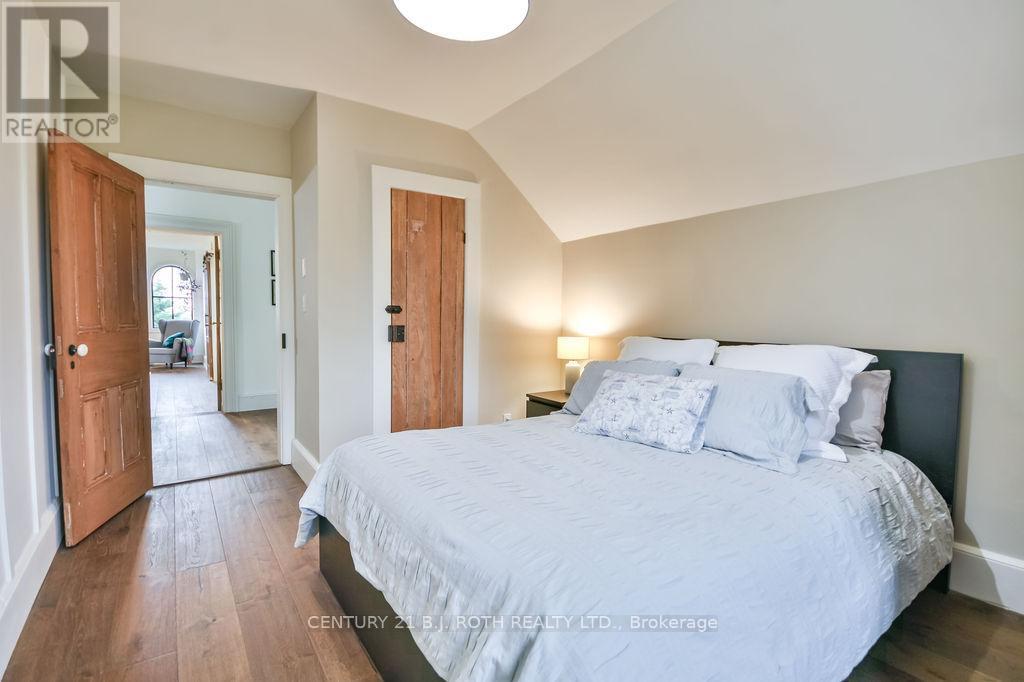 1803 Old Second Road N, Springwater, ON - Indoor Photo Showing Bedroom
