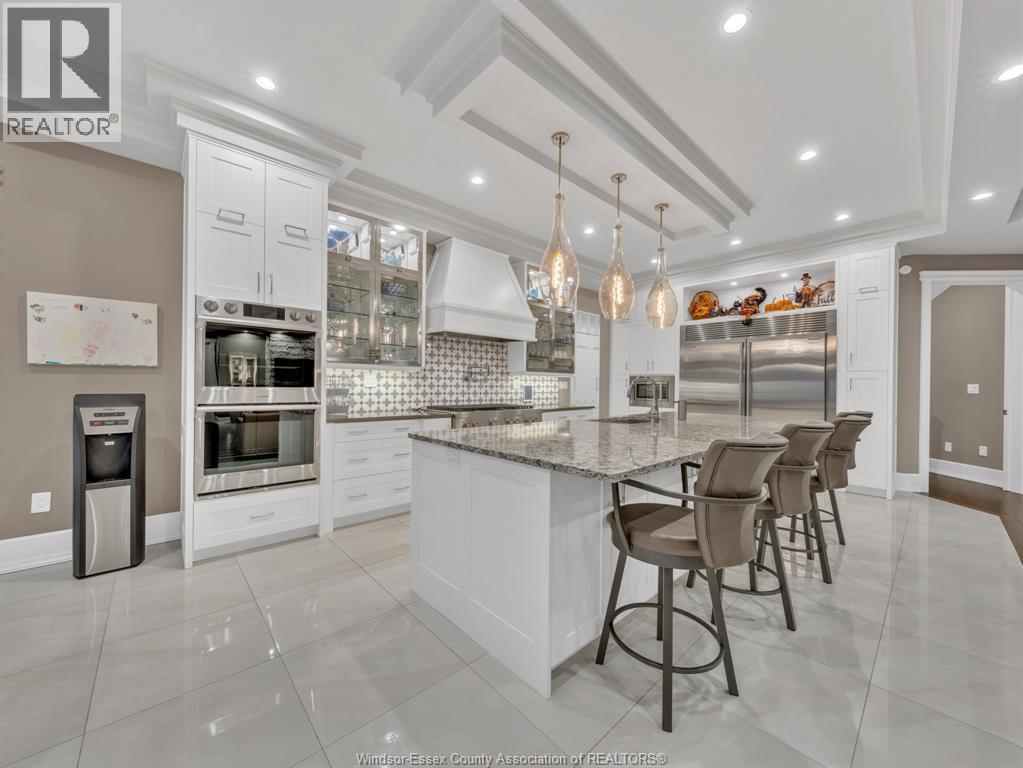 11245 Riverside Drive, Windsor, ON - Indoor Photo Showing Kitchen With Upgraded Kitchen