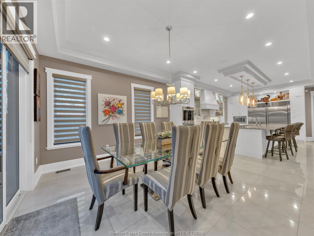 11245 Riverside Drive, Windsor, ON - Indoor Photo Showing Dining Room