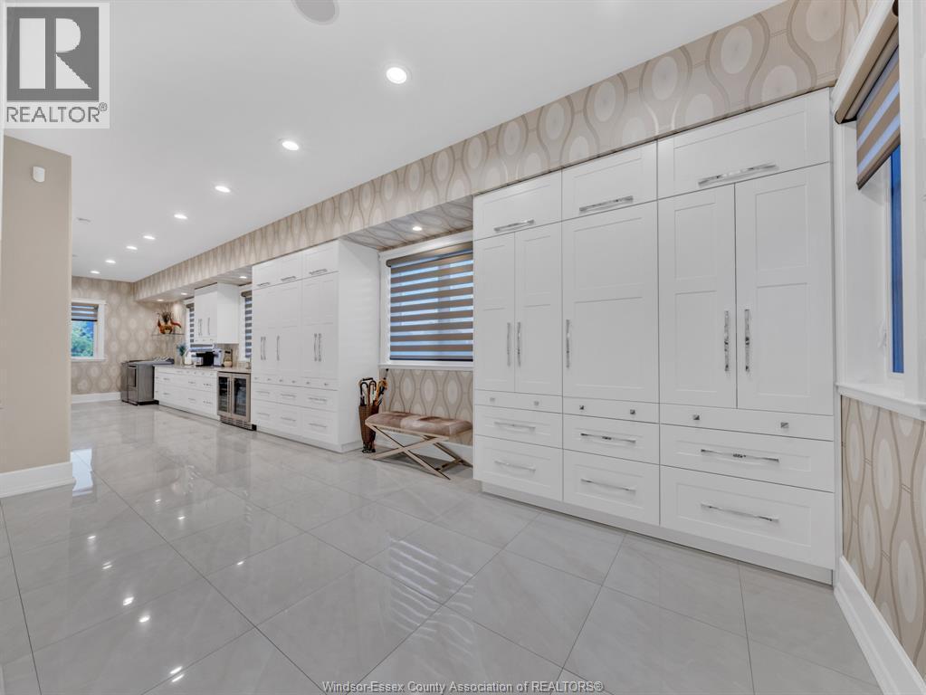 11245 Riverside Drive, Windsor, ON - Indoor Photo Showing Other Room